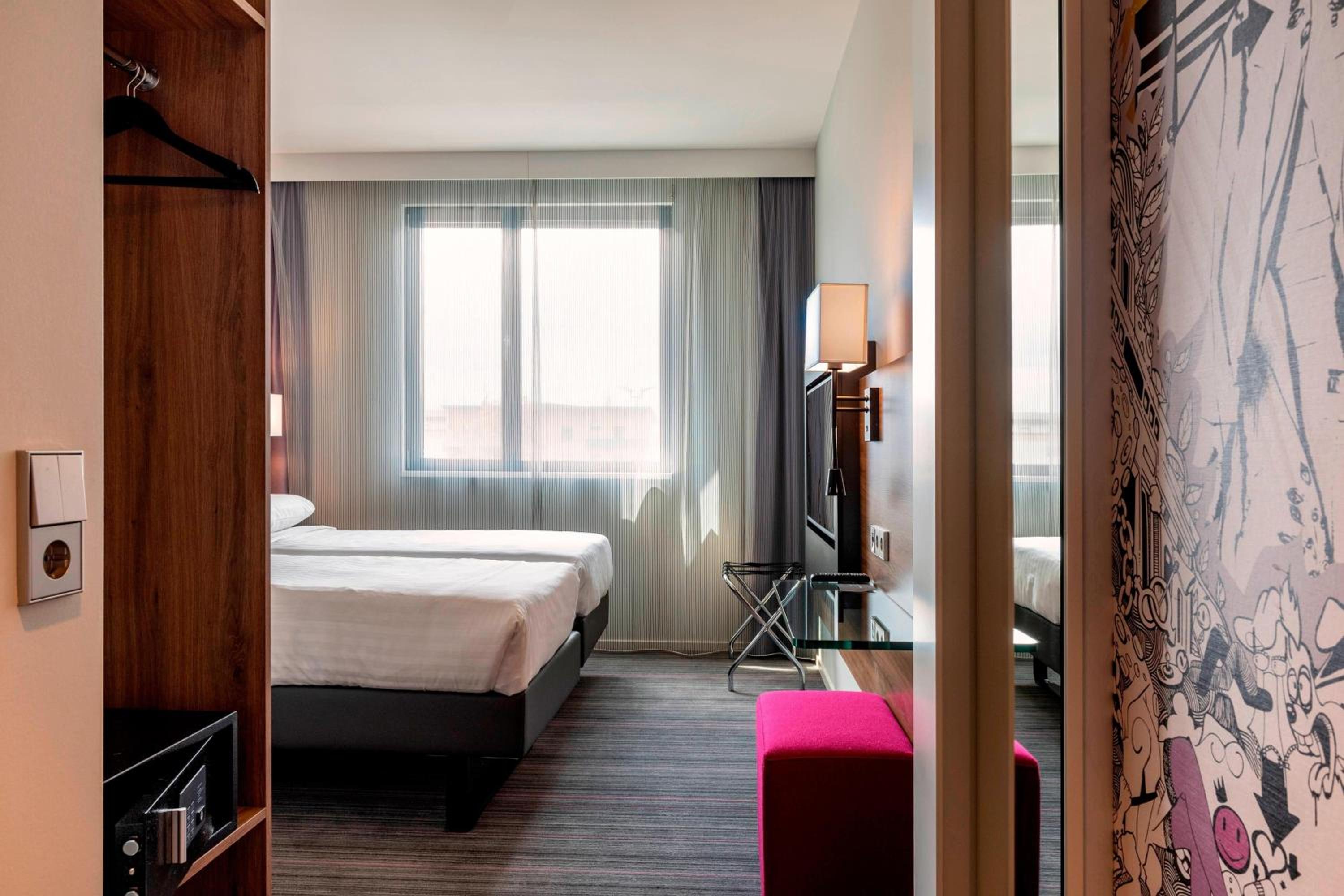 Moxy Double Sleeper, Guest room, 2 Twin/Single Bed(s)