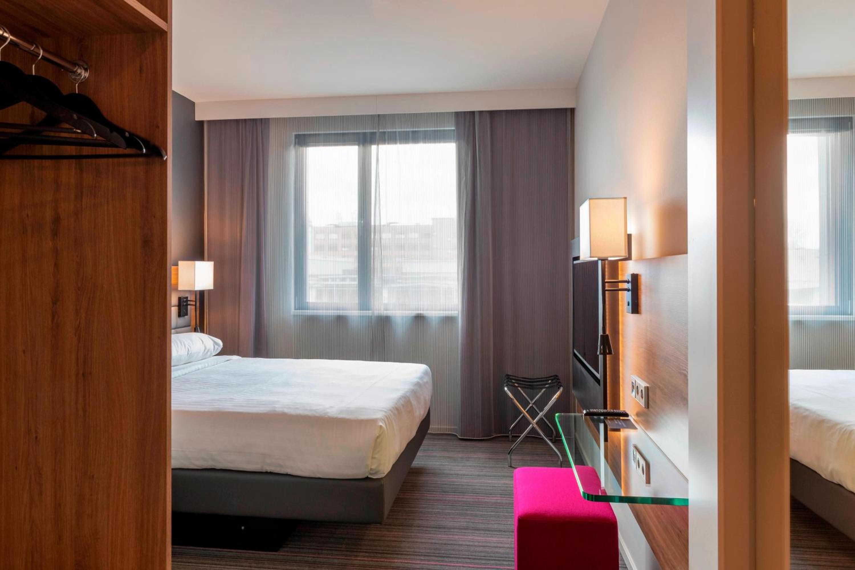 Moxy Sleeper, Guest room, 1 Queen