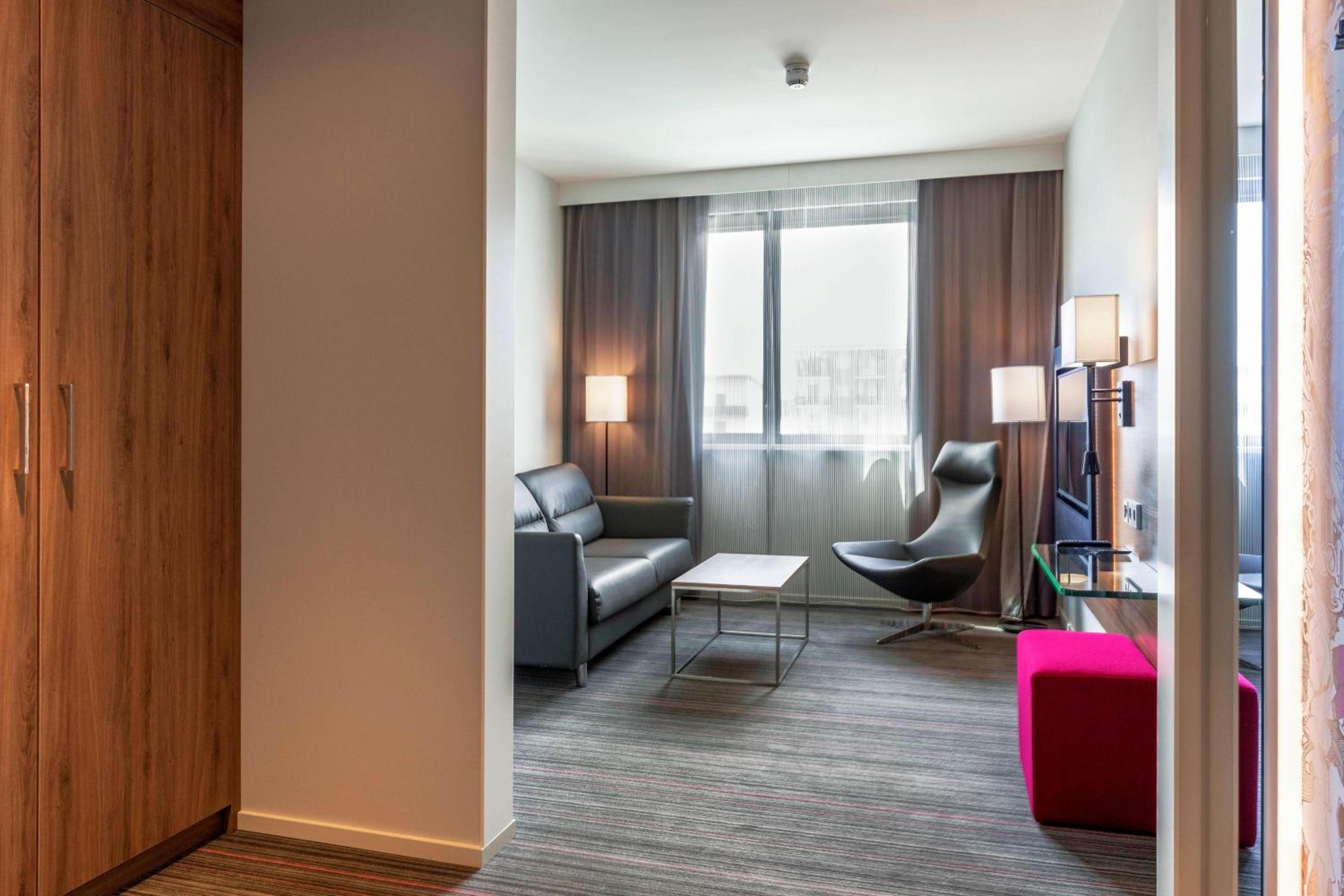 Moxyfied Family Sleeper, Larger Guest room, City view
