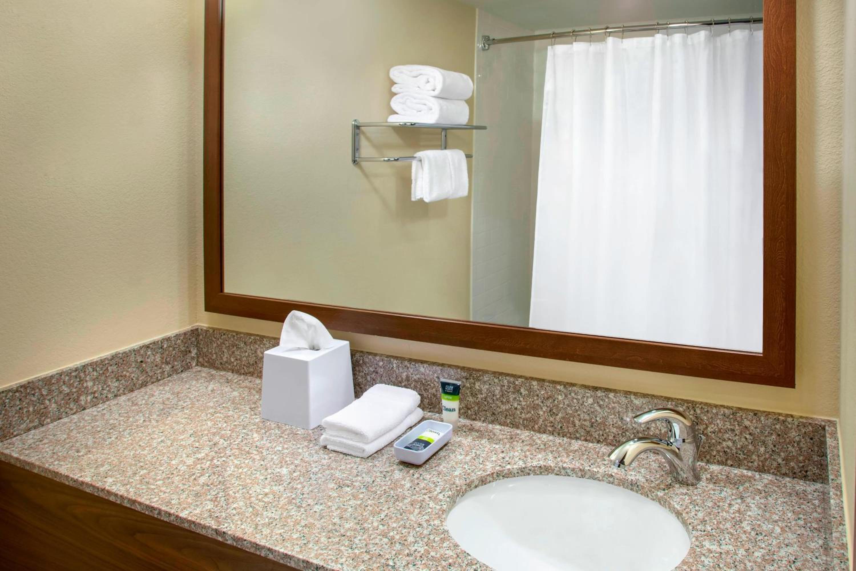 Standard King Room - Photo 2