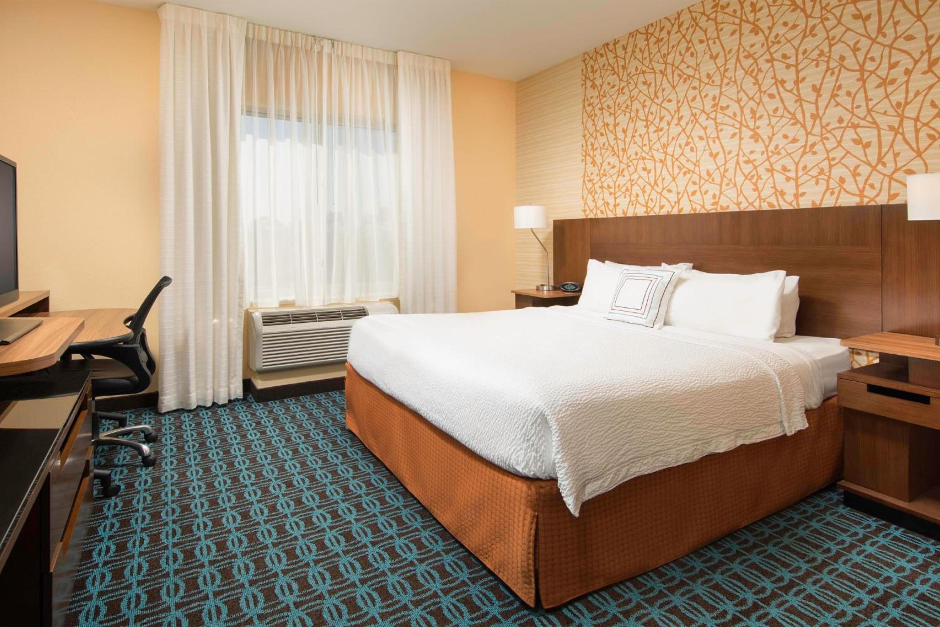 King Room with Roll-in Shower - Mobility and Hearing Accessible