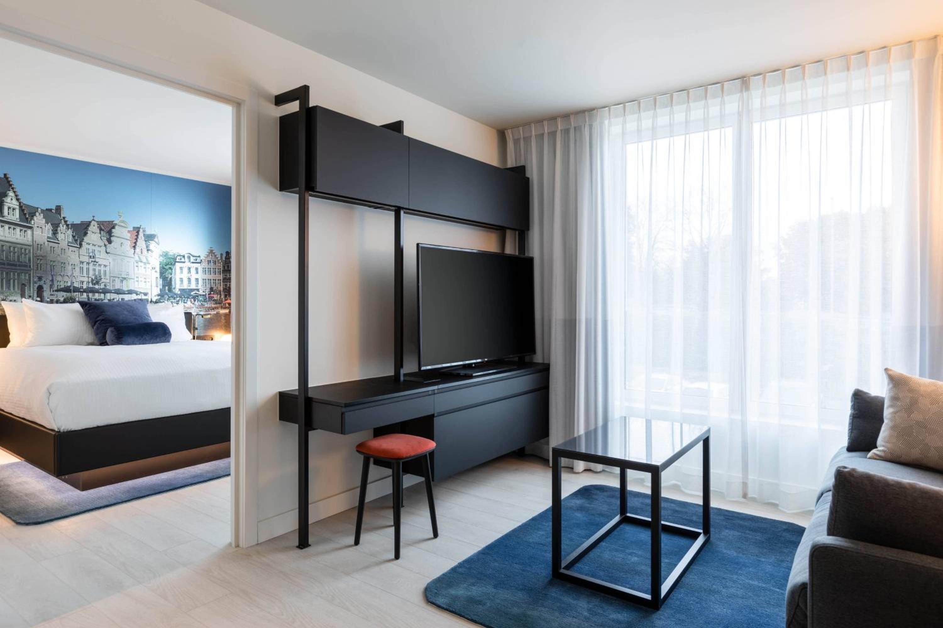 1 Bedroom Premium Suite - Photo 2