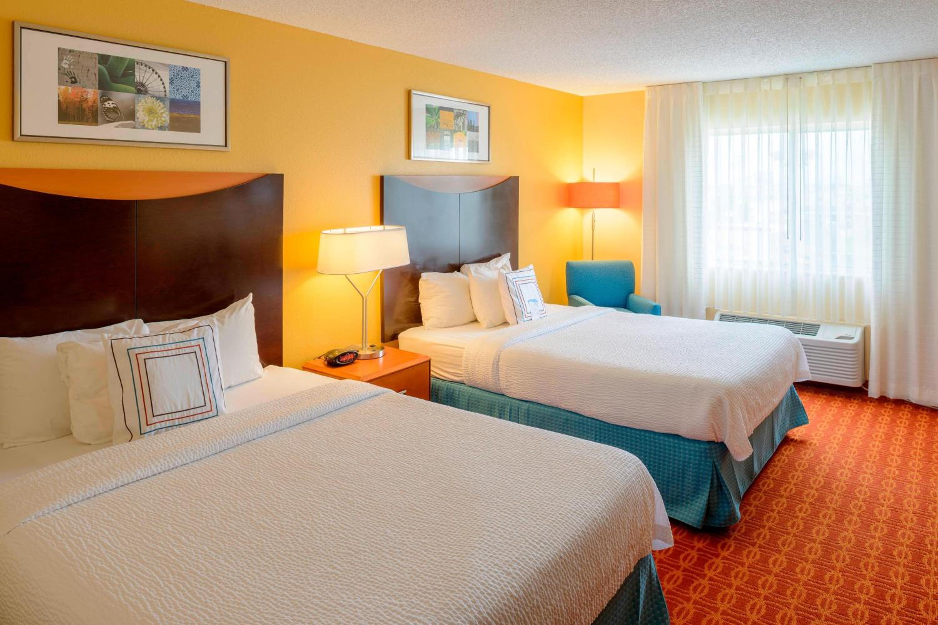 Queen Room with Two Queen Beds - Photo 1