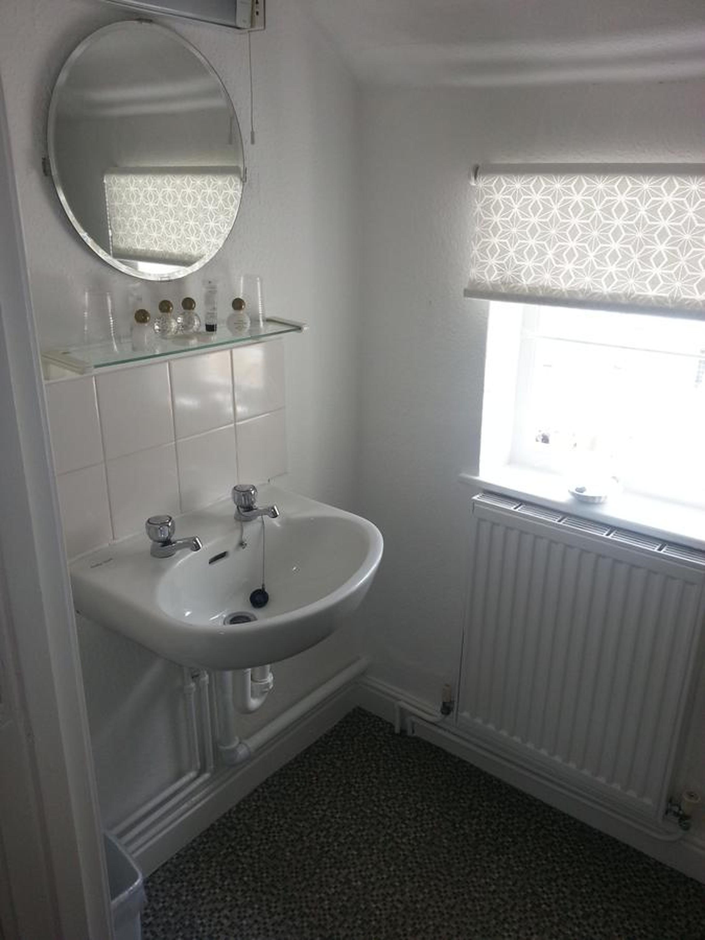 Twin Room With Bathroom photo 3