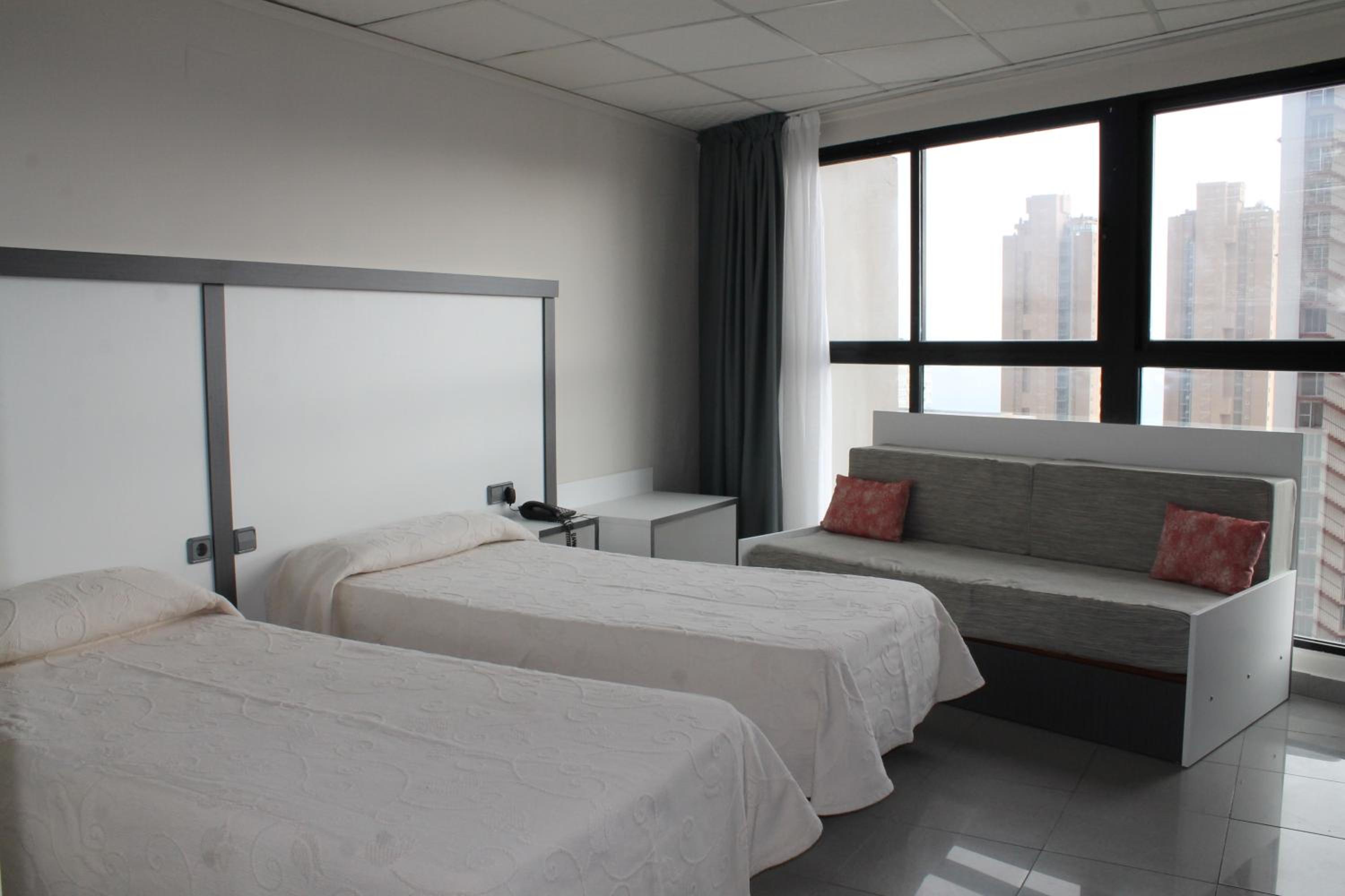 Habitación Económica 2 Camas (2 Adultos + 2 Niños)