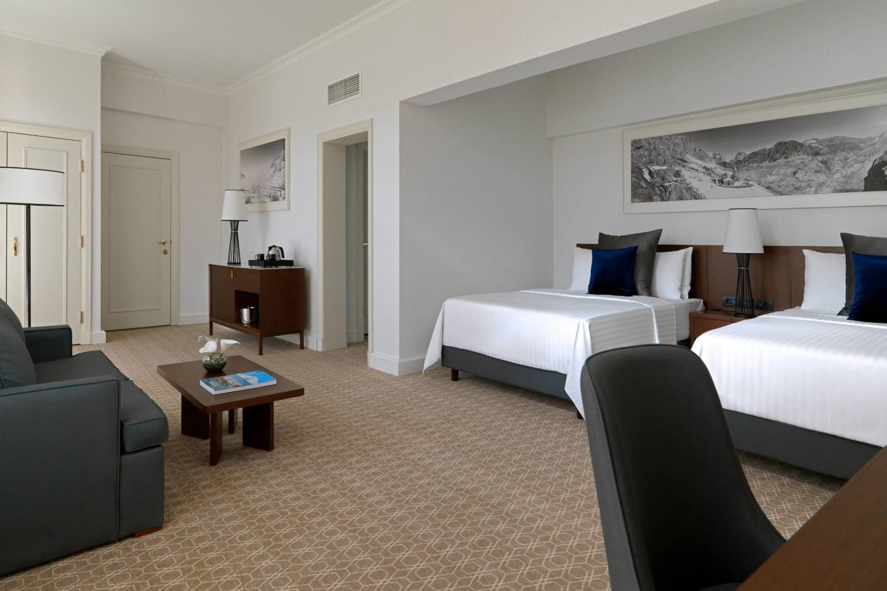 Executive Balcony Suite with Republic Square view, Executive lounge access, 2 Double