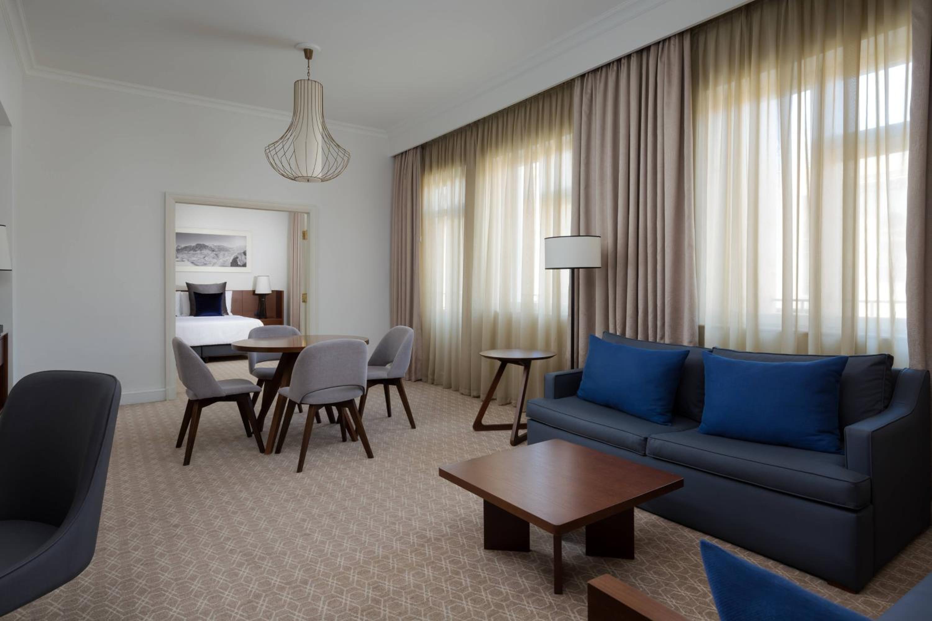 Vise-Presidential Suite, Executive lounge access, 1 King