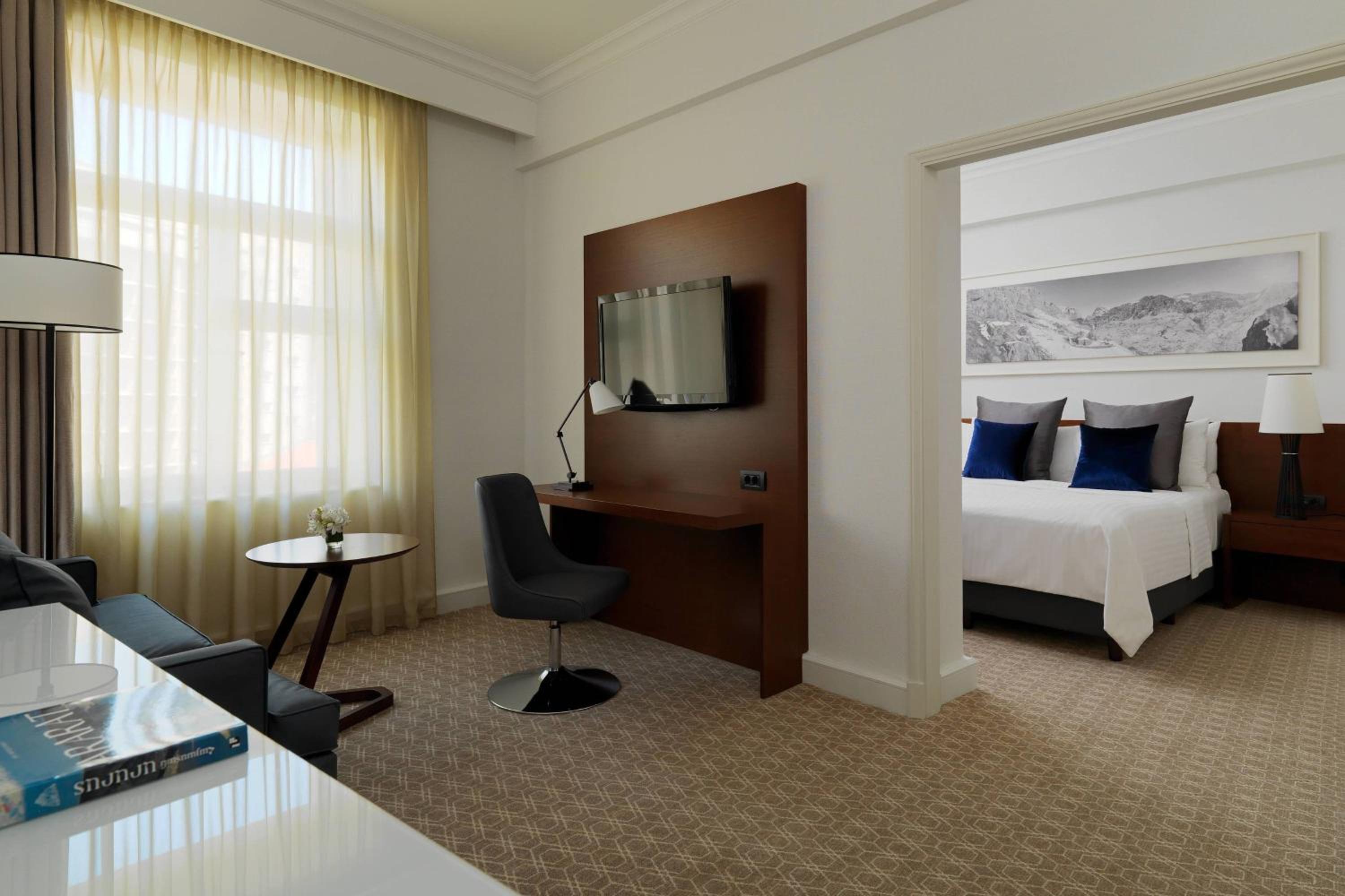 Junior Suite, Executive lounge access, 1 King