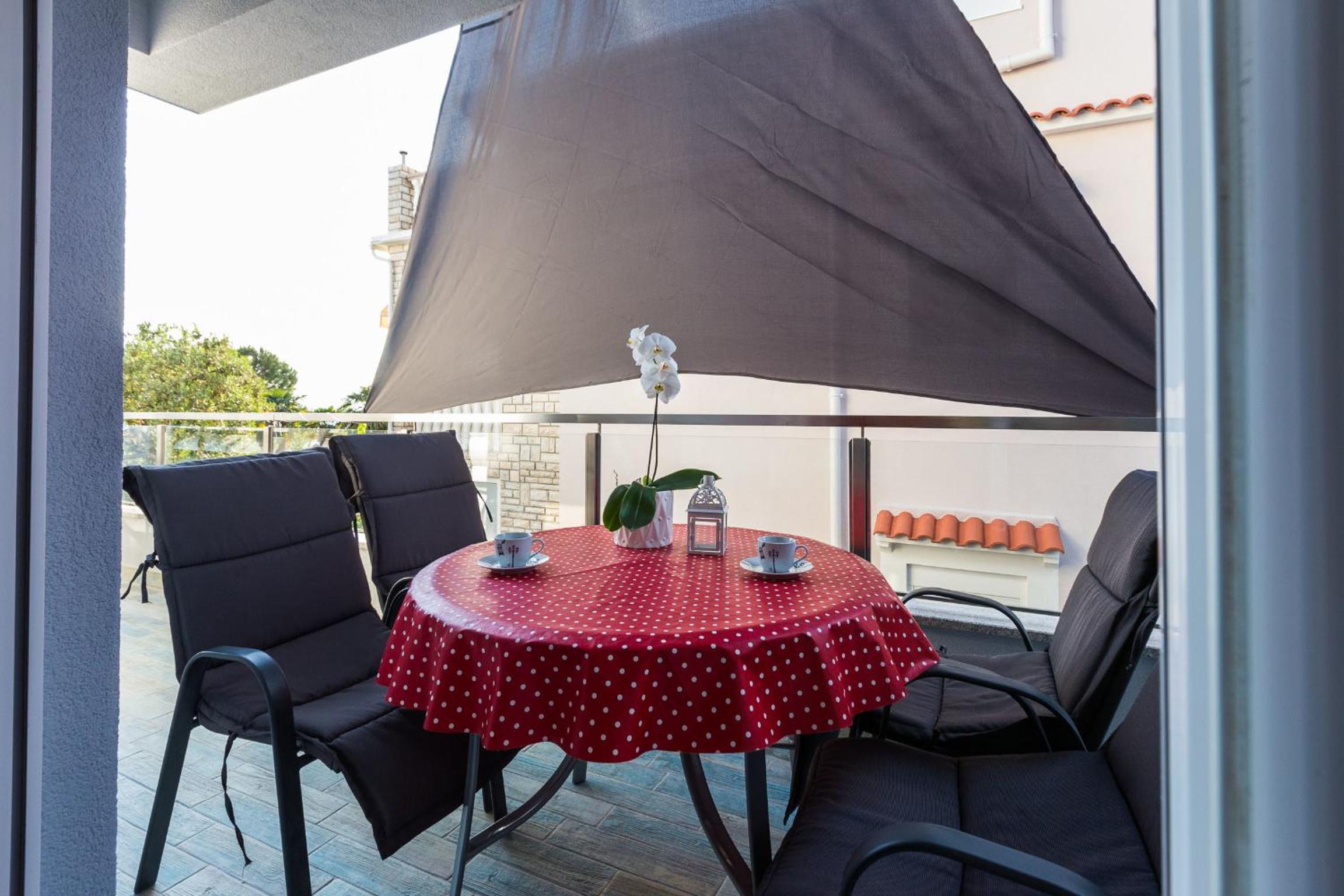 Apartment with Balcony photo 1
