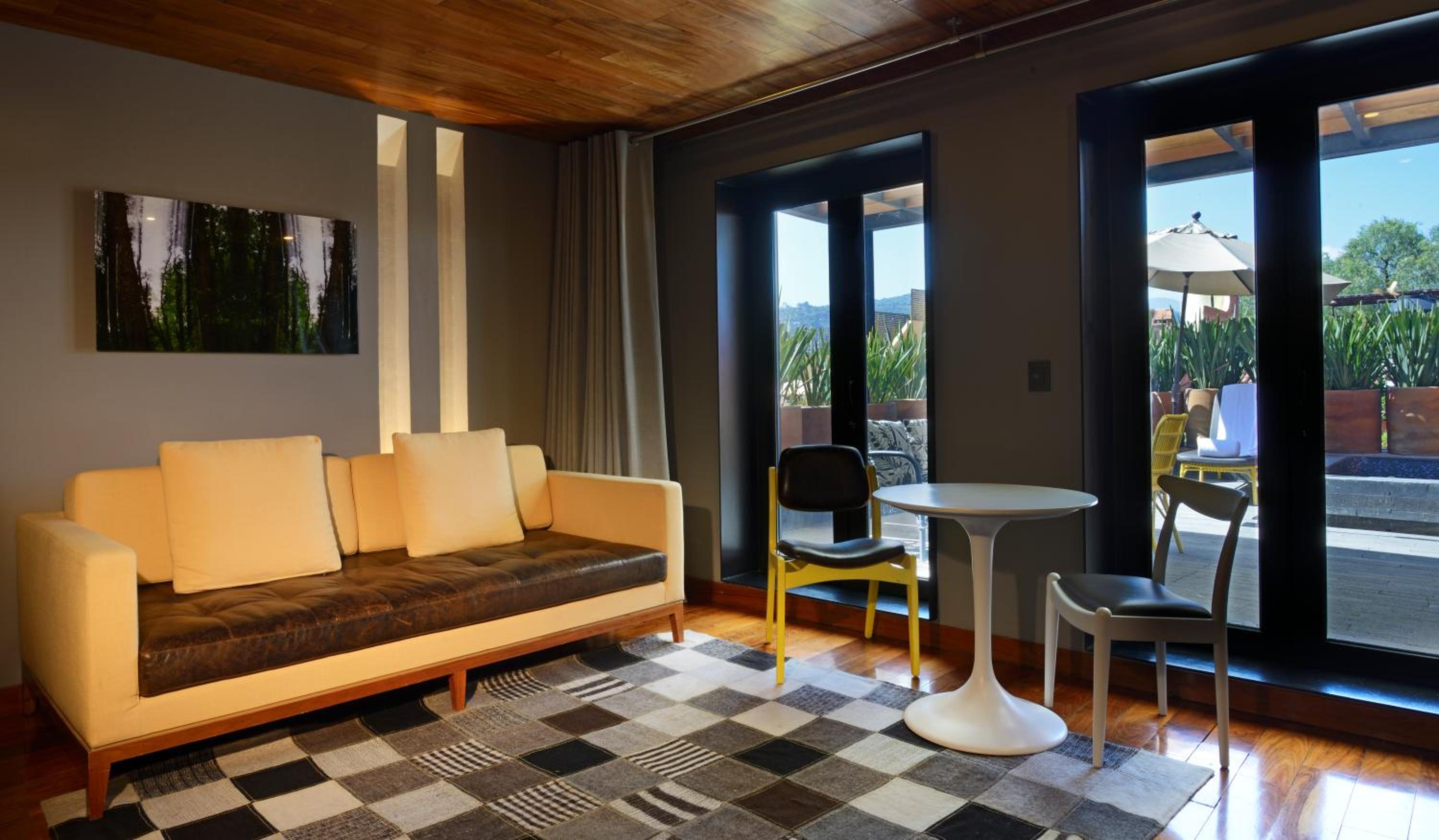 Suite with Mountain View - Photo 3