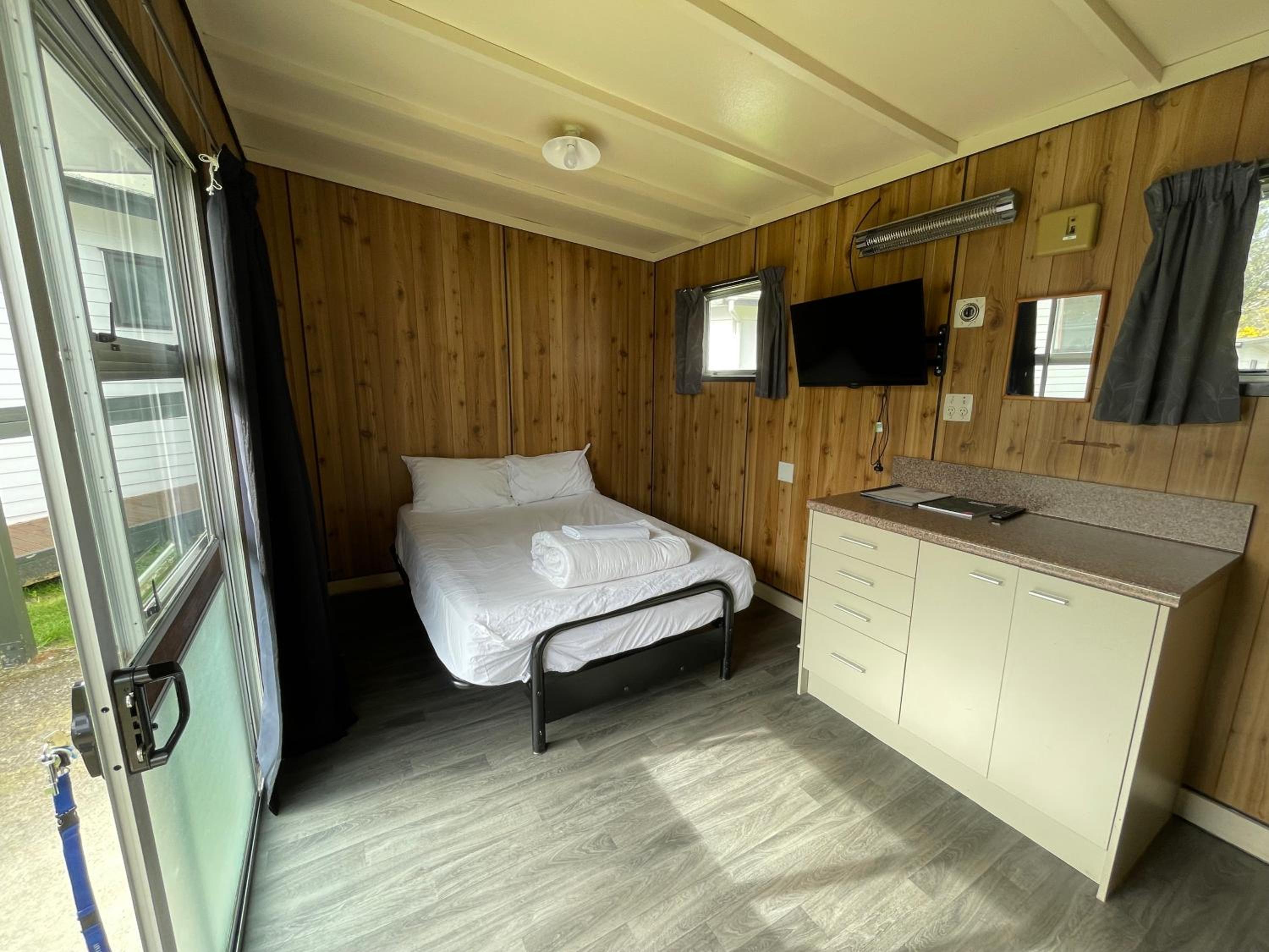 Standard Cabin (Shared Bathroom) photo 1