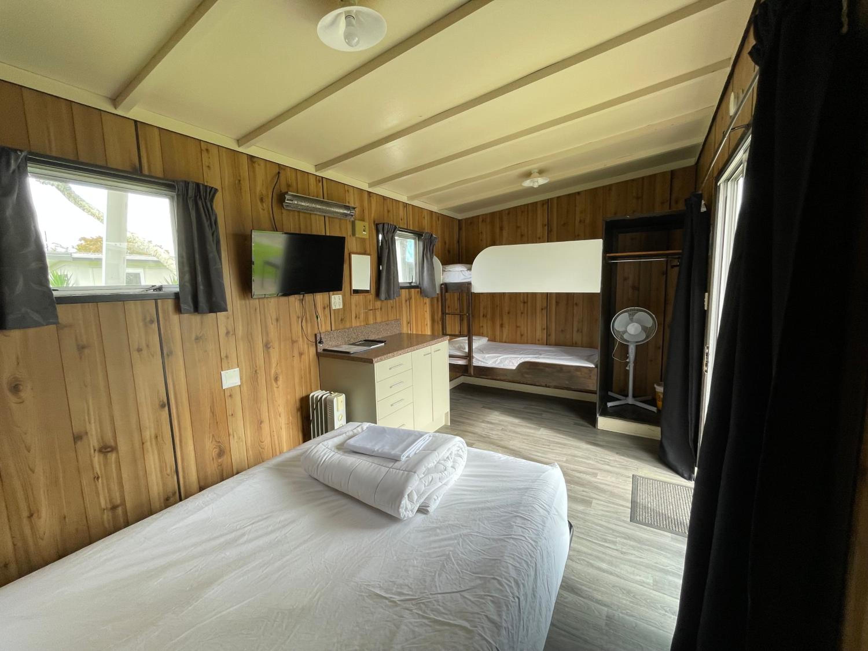 Standard Cabin (Shared Bathroom) photo 2