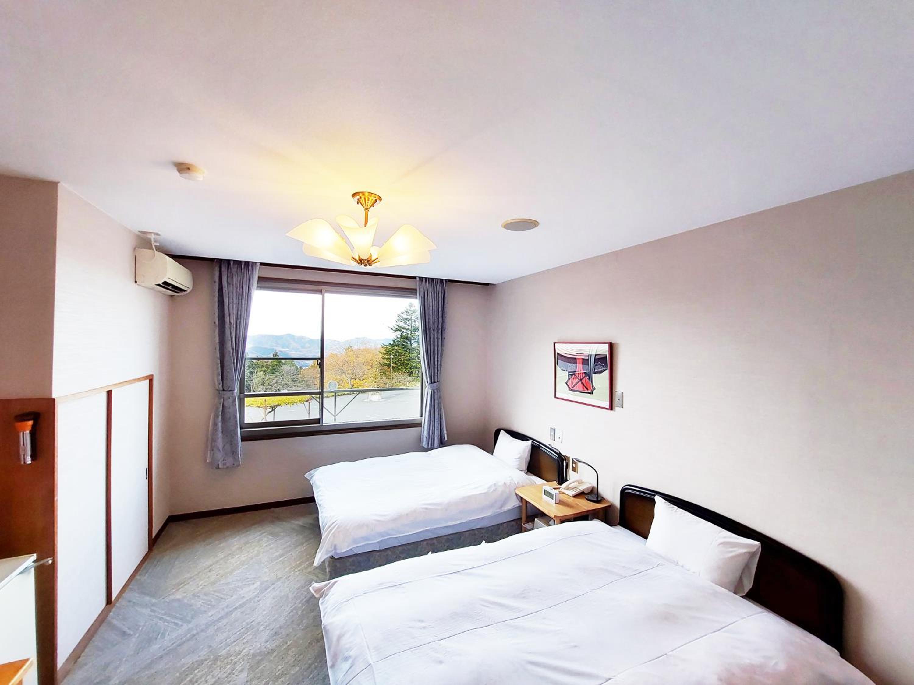 Standard Twin Room - Photo 4