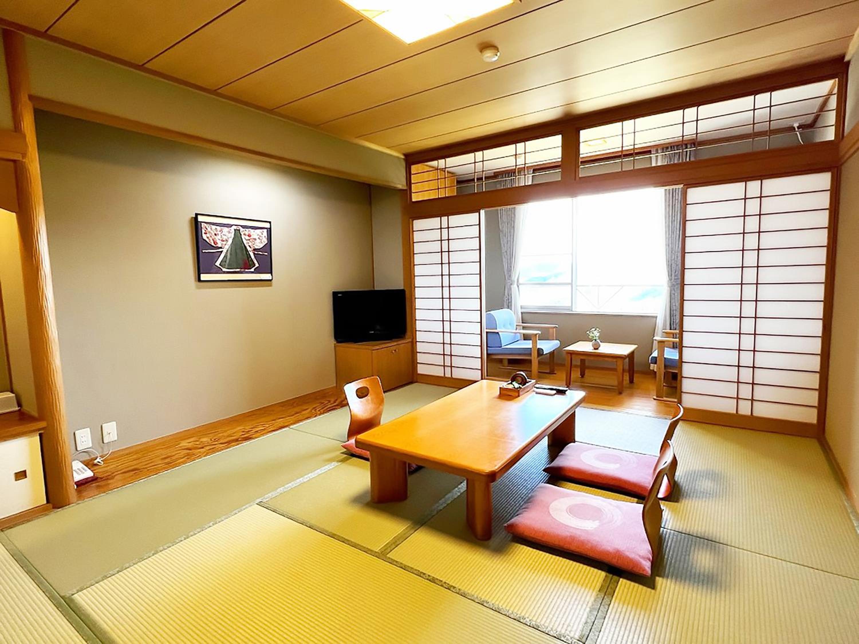 Japanese-Style Room with Shared Bathroom - Photo 1