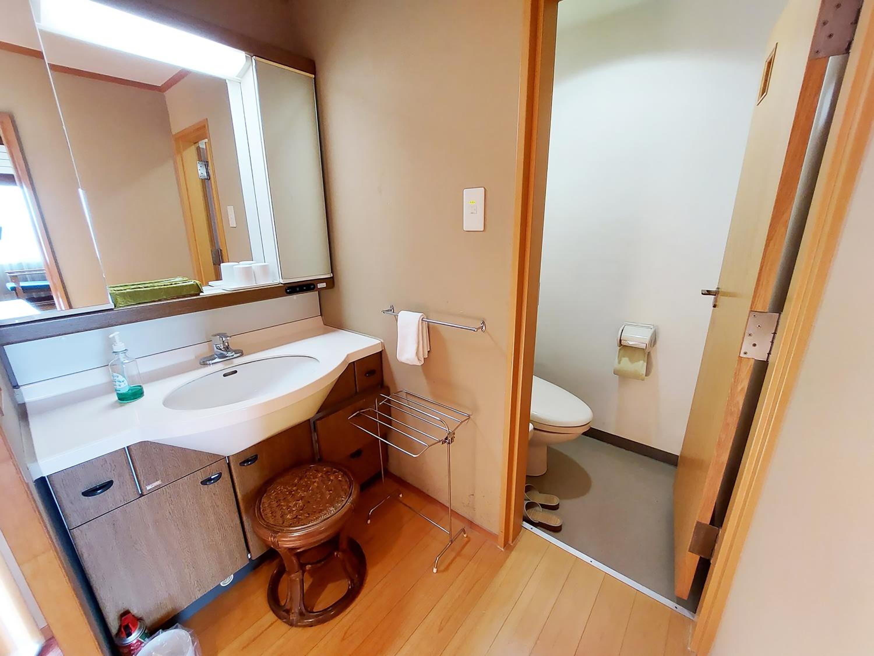 Japanese-Style Room with Shared Bathroom - Photo 3