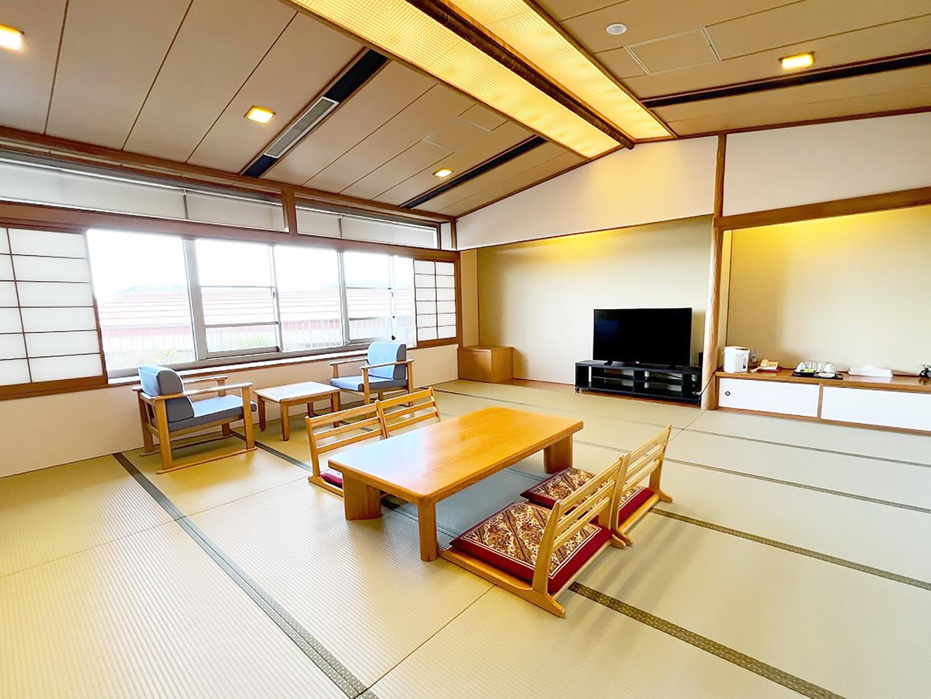 Japanese-Style Room with Shared Bathroom - Photo 4