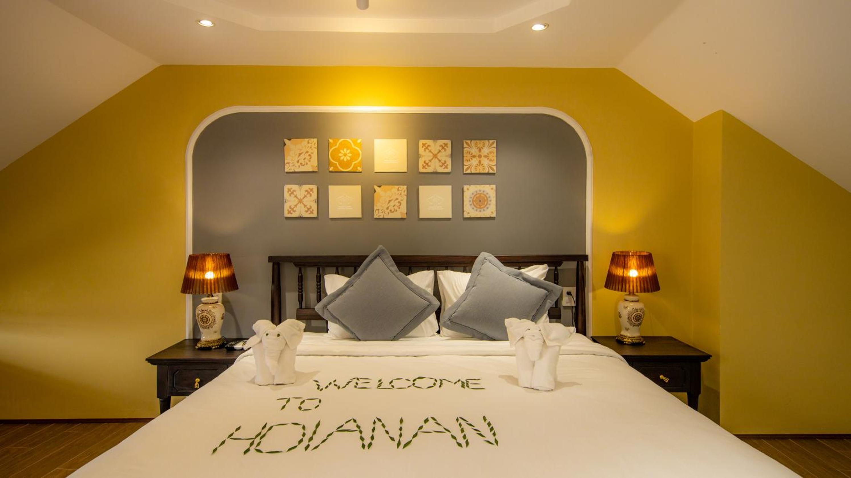 Deluxe Double Room with Bath - Photo 6