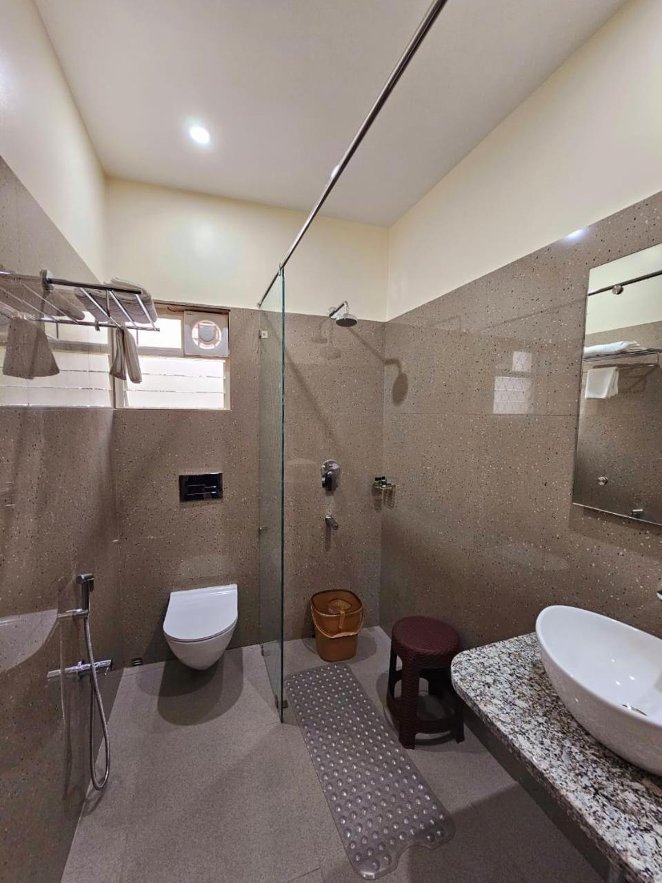 Standard Double Room - Photo 7