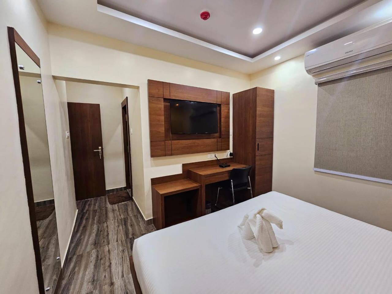 Standard Double Room - Photo 8
