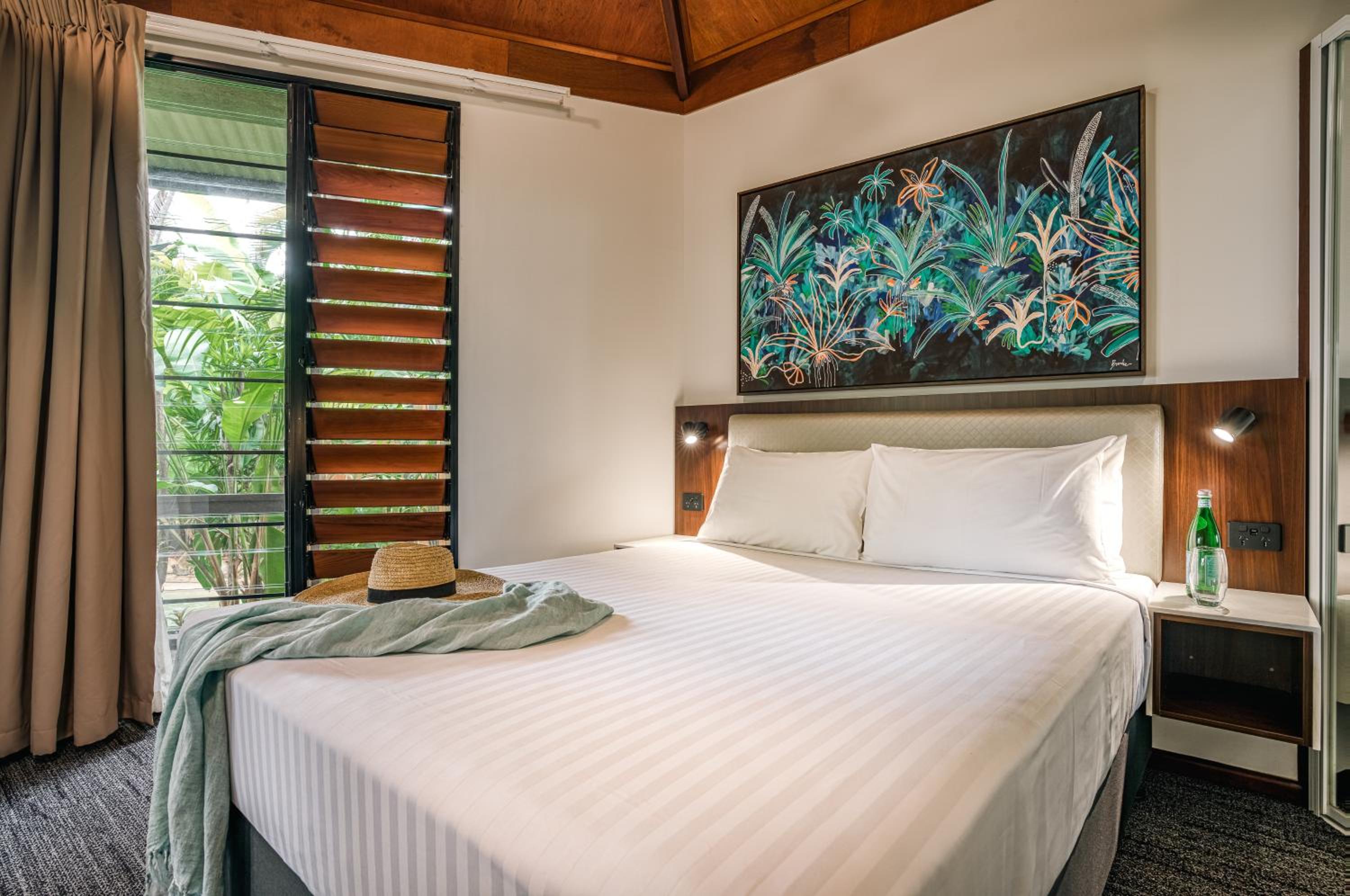 Palms Villa with Outdoor Plunge Spa