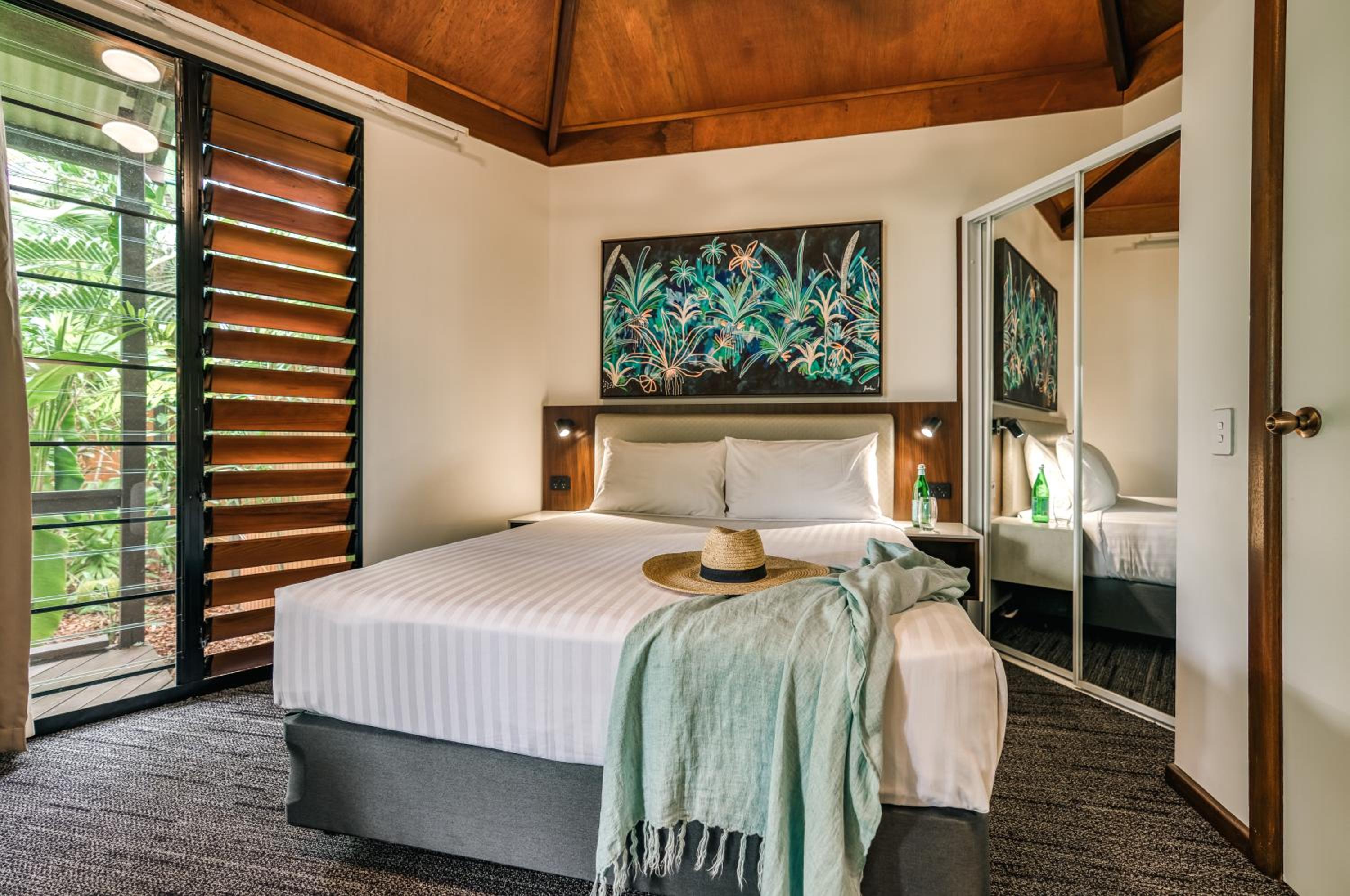 Palms Villa with Outdoor Plunge Spa