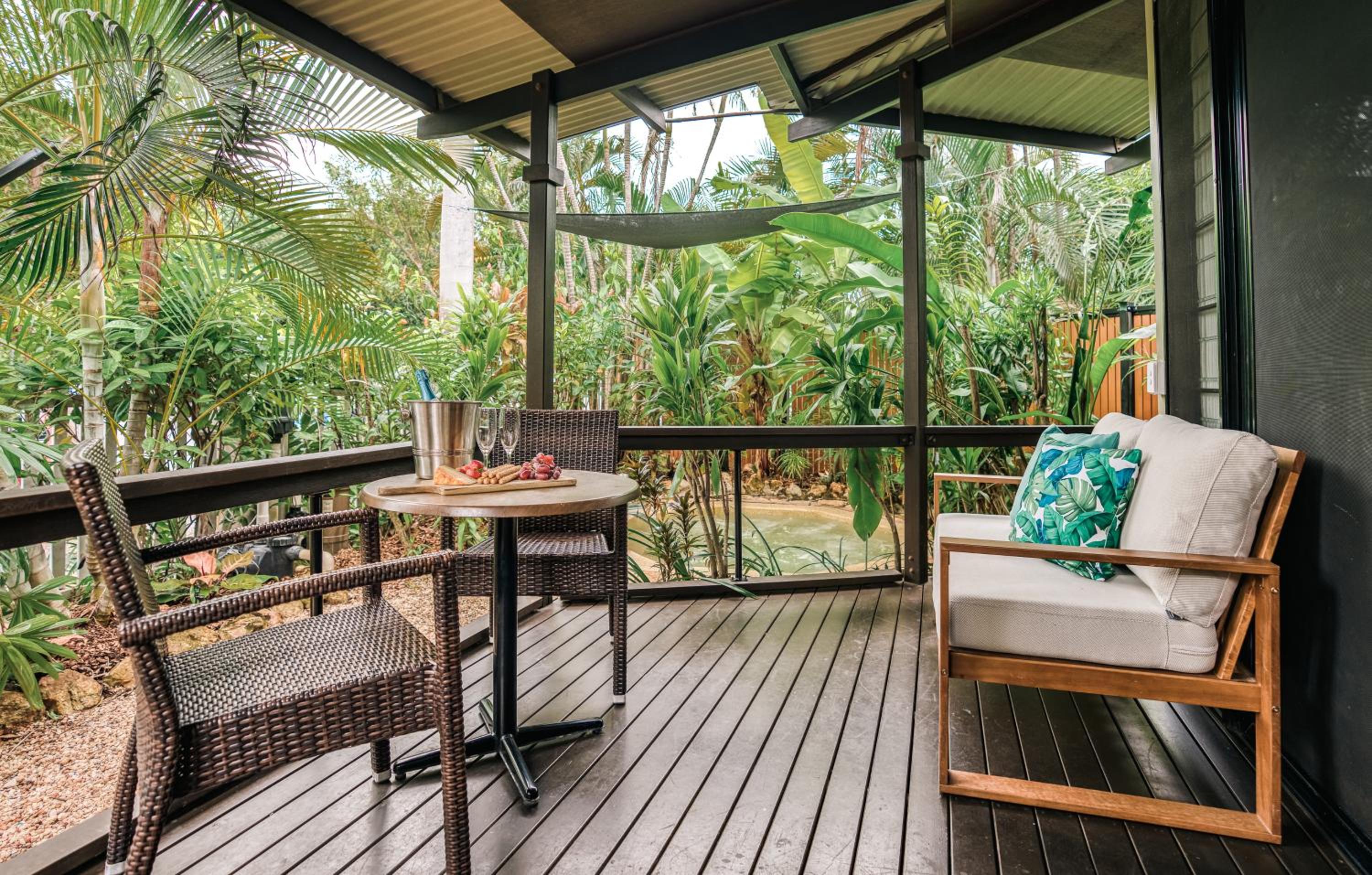 Palms Villa with Outdoor Plunge Spa thumbnail 6