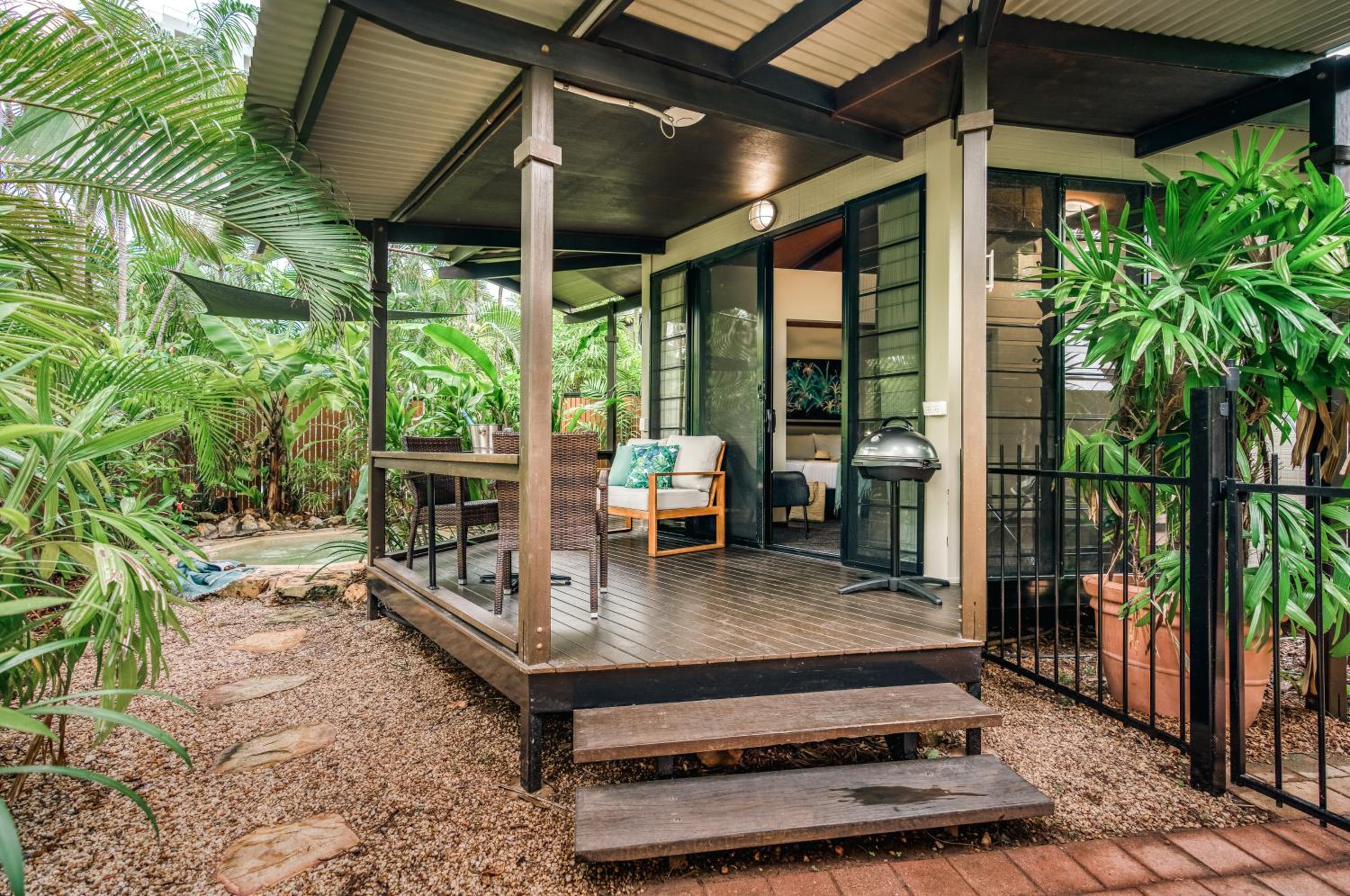 Palms Villa with Outdoor Plunge Spa thumbnail 5