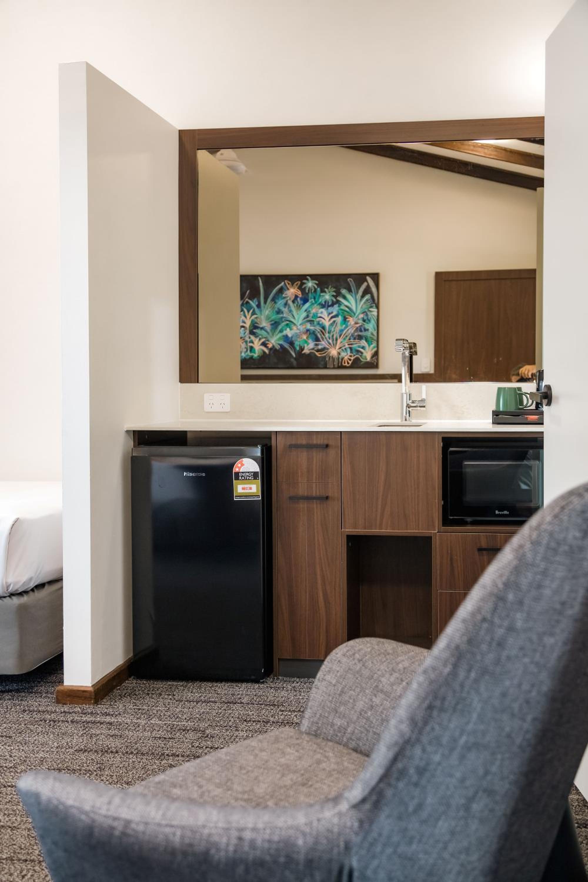 Superior Hotel Room with Balcony - Photo 7