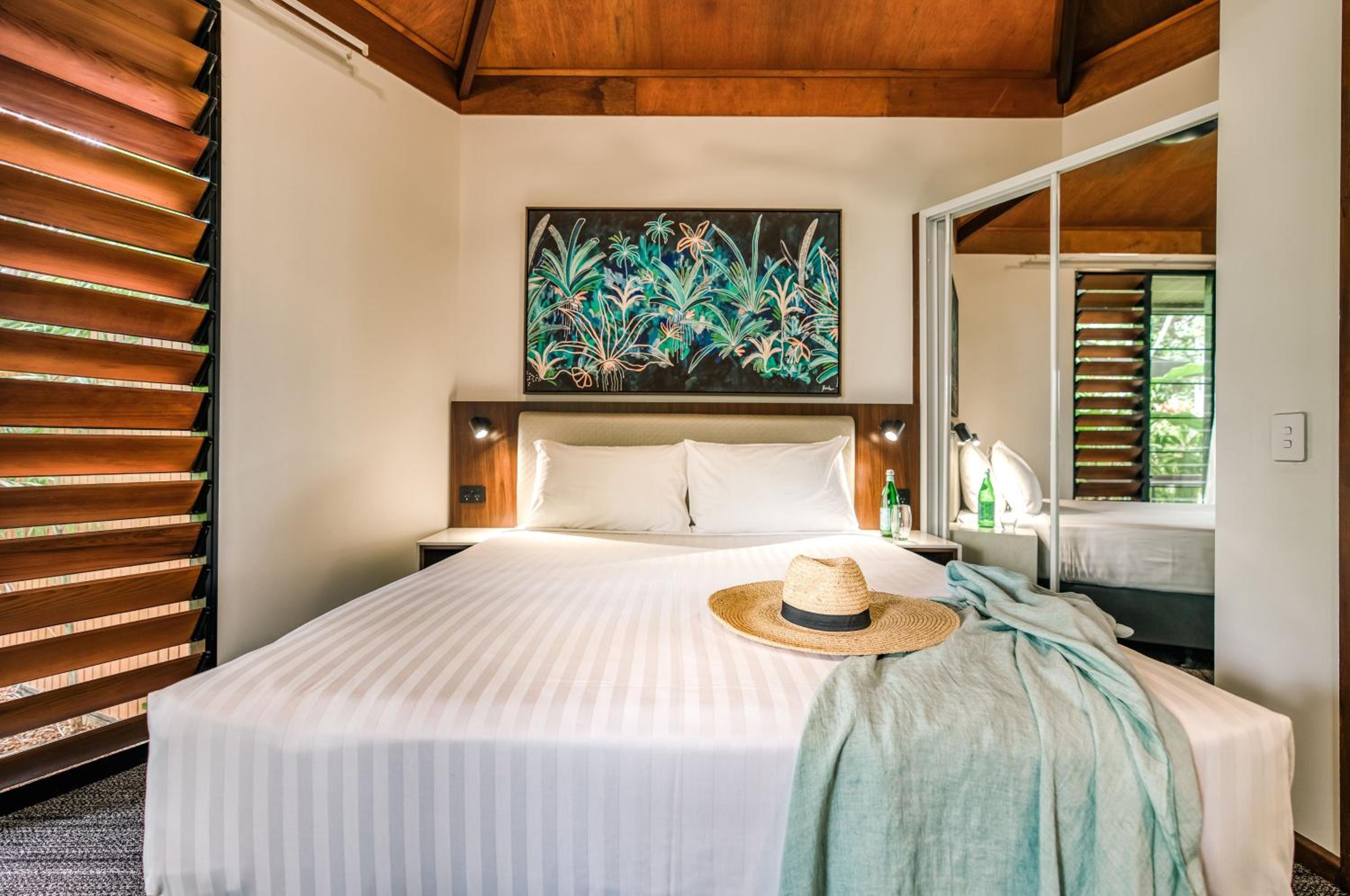 Palms Villa with Outdoor Plunge Spa