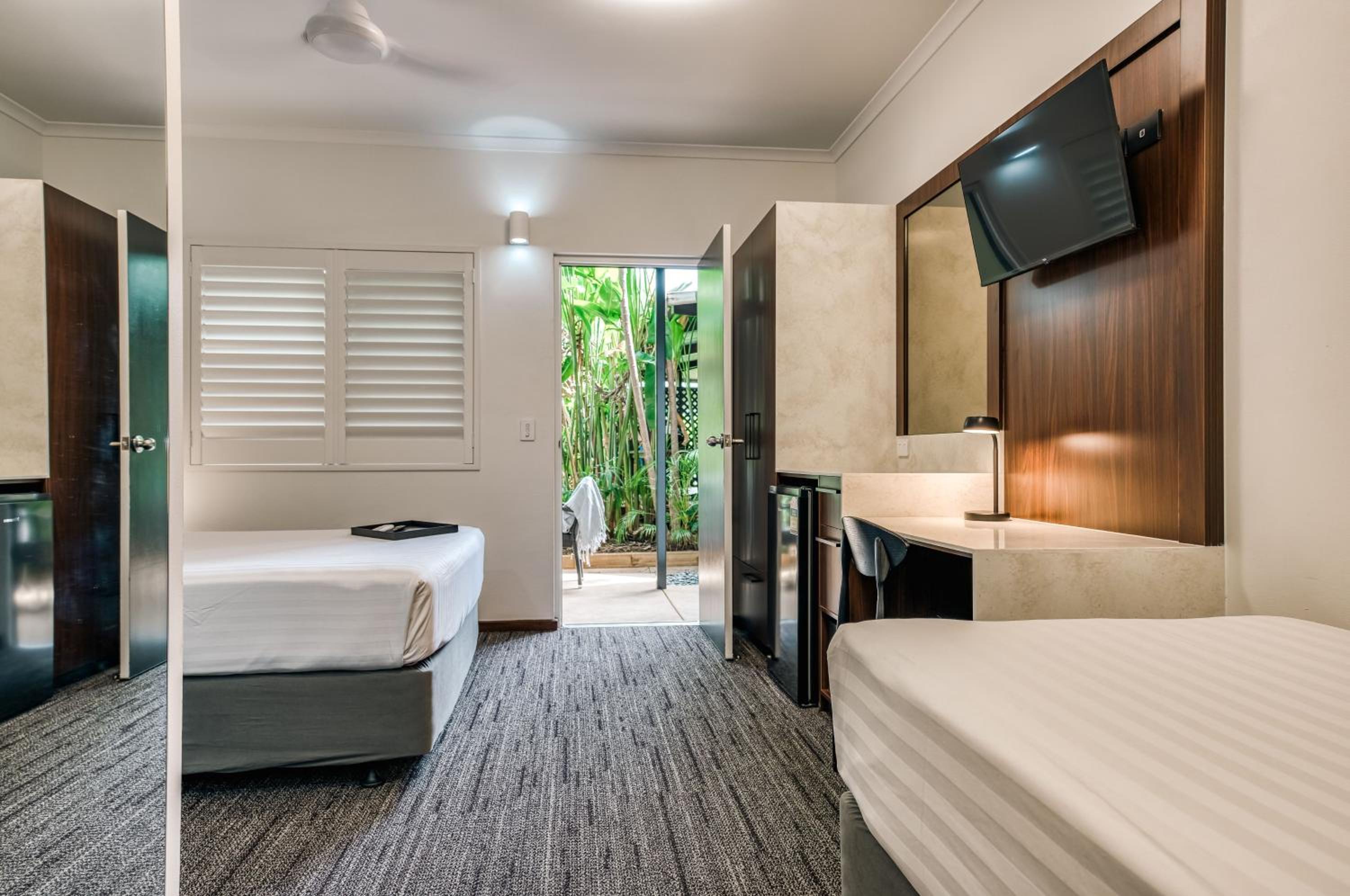 Standard Hotel Room (Triple) - Photo 7