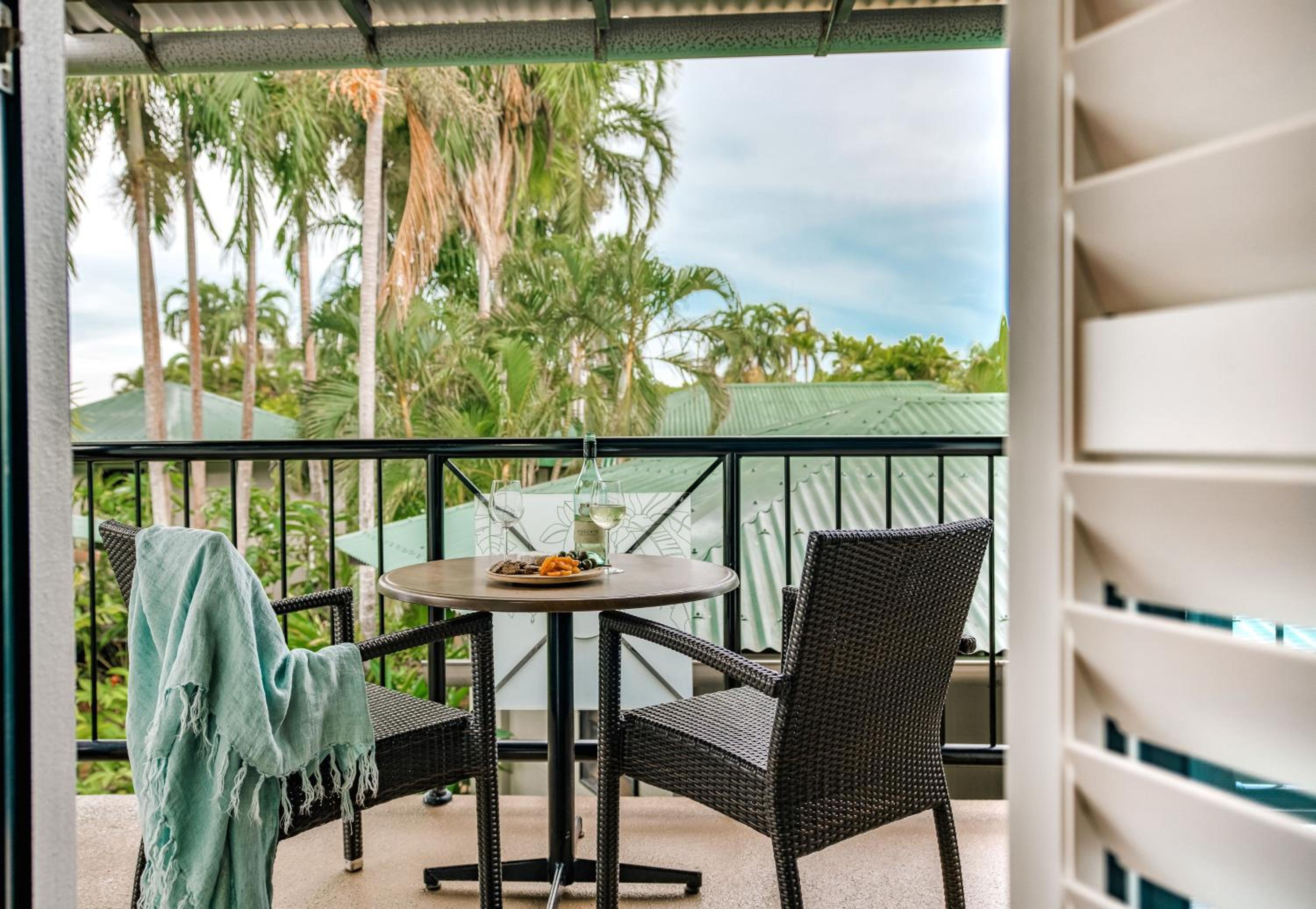 Superior Hotel Room with Balcony - Photo 9