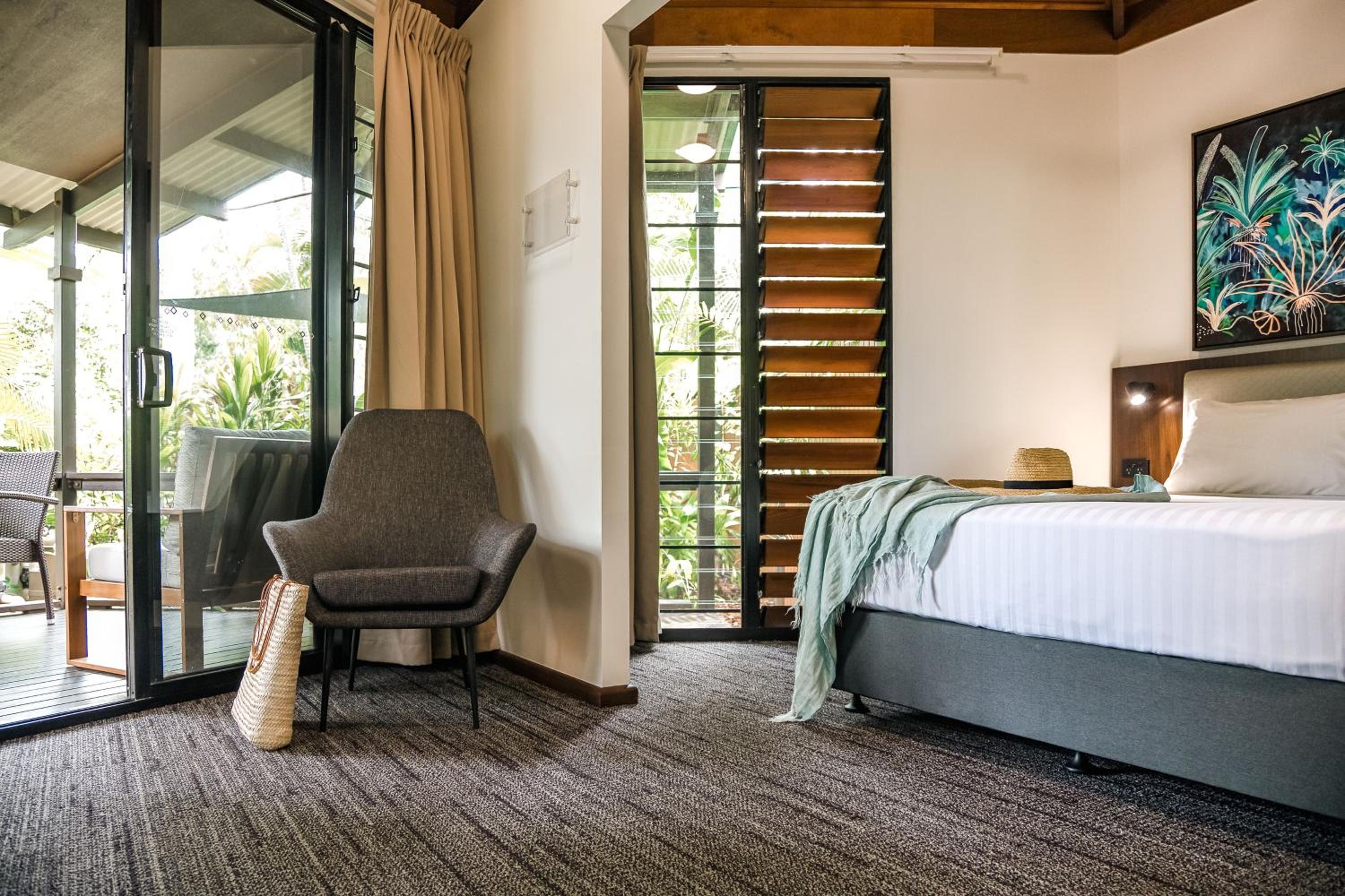 Palms Villa with Outdoor Plunge Spa