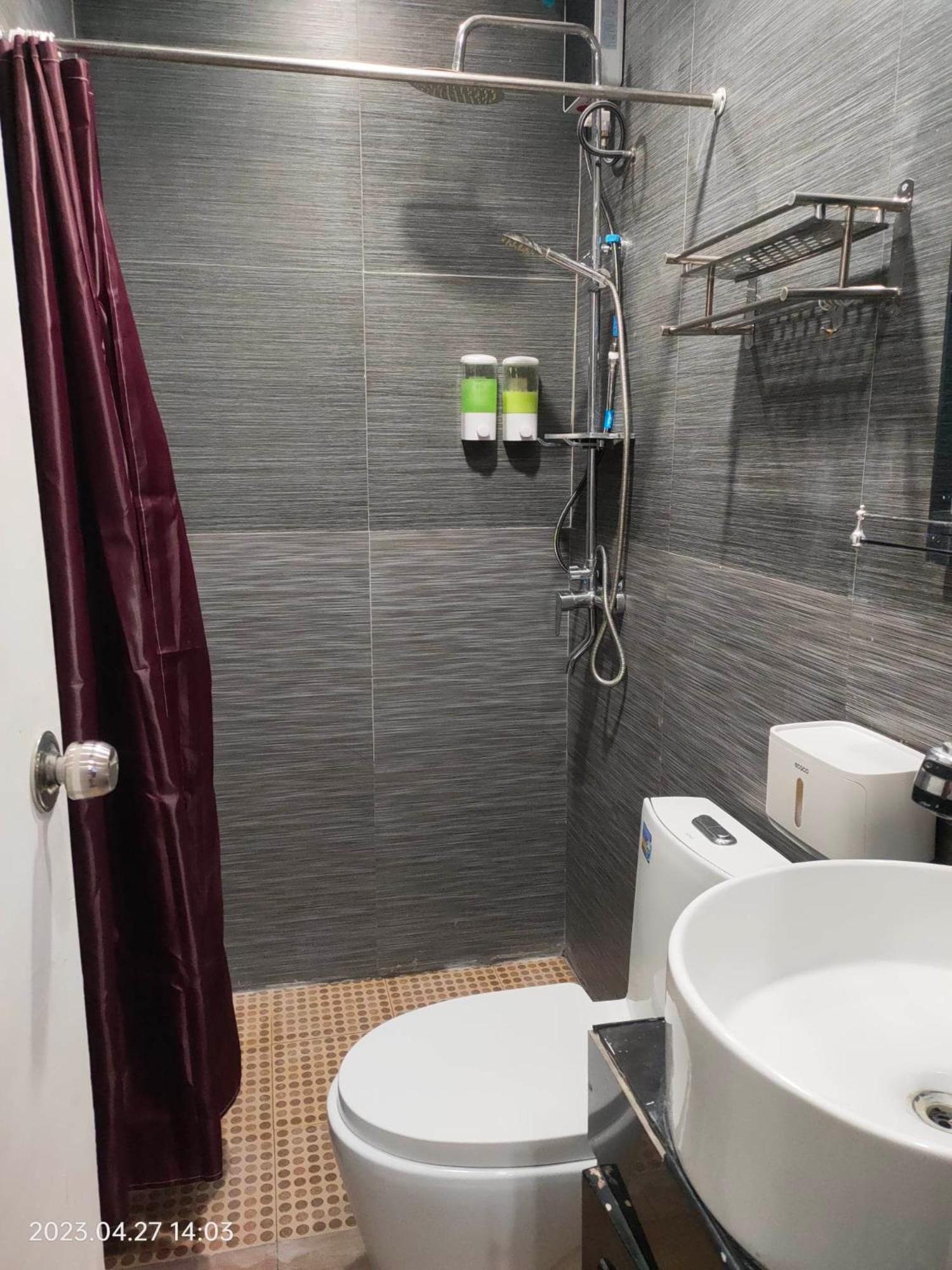 Deluxe King Room - Photo 8