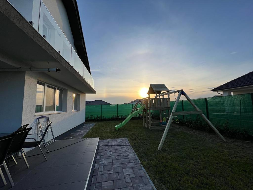 Apartment with Balcony - Photo 12