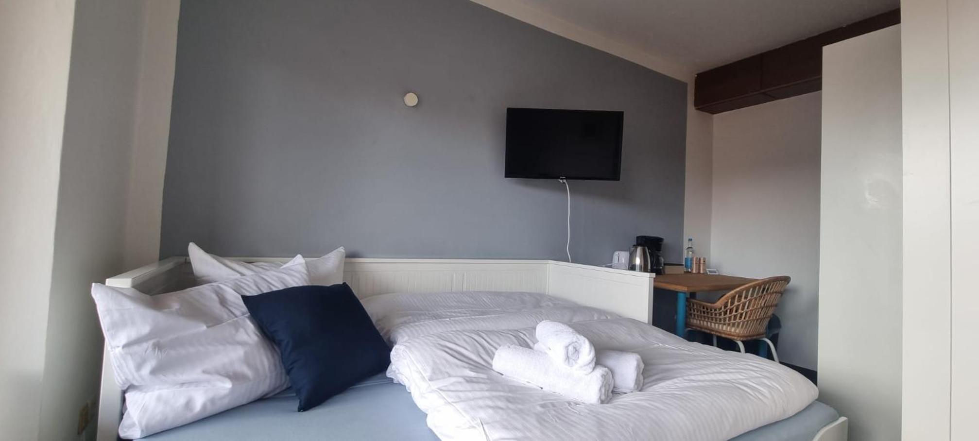 Queen Room With Balcony photo 3