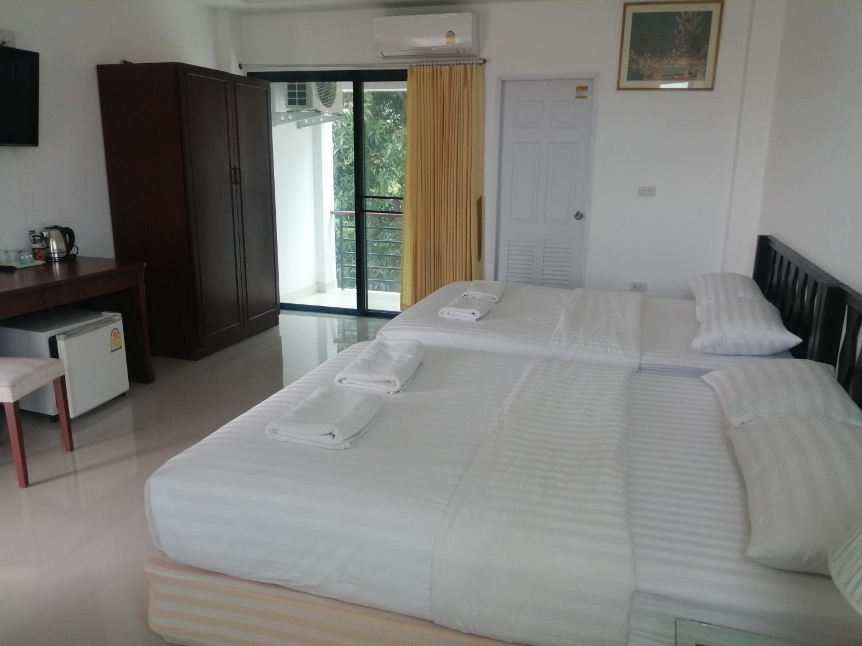 Deluxe Double Room with Two Double Beds - Photo 3
