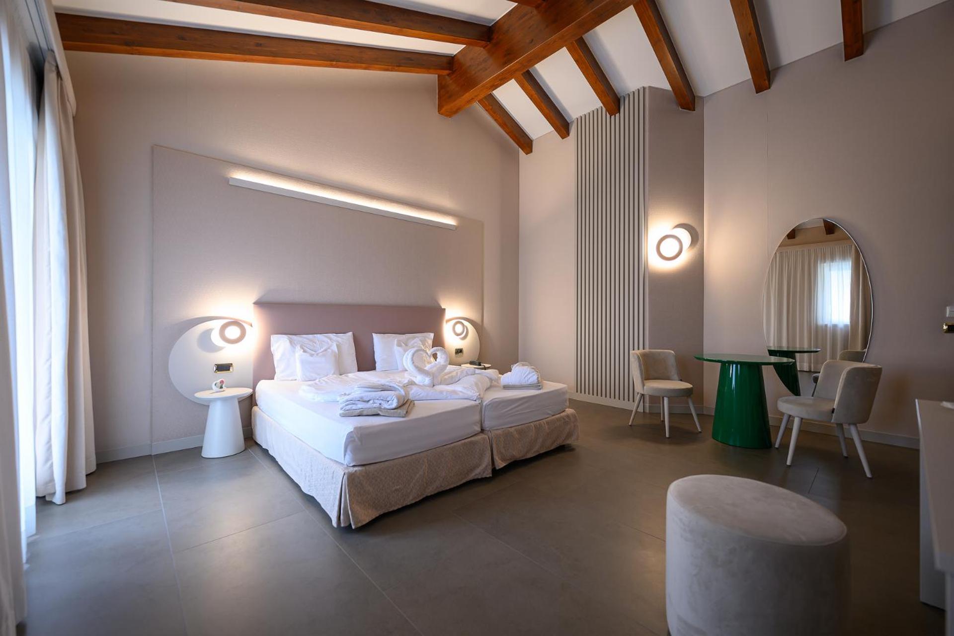Junior Suite with Balcony photo 2