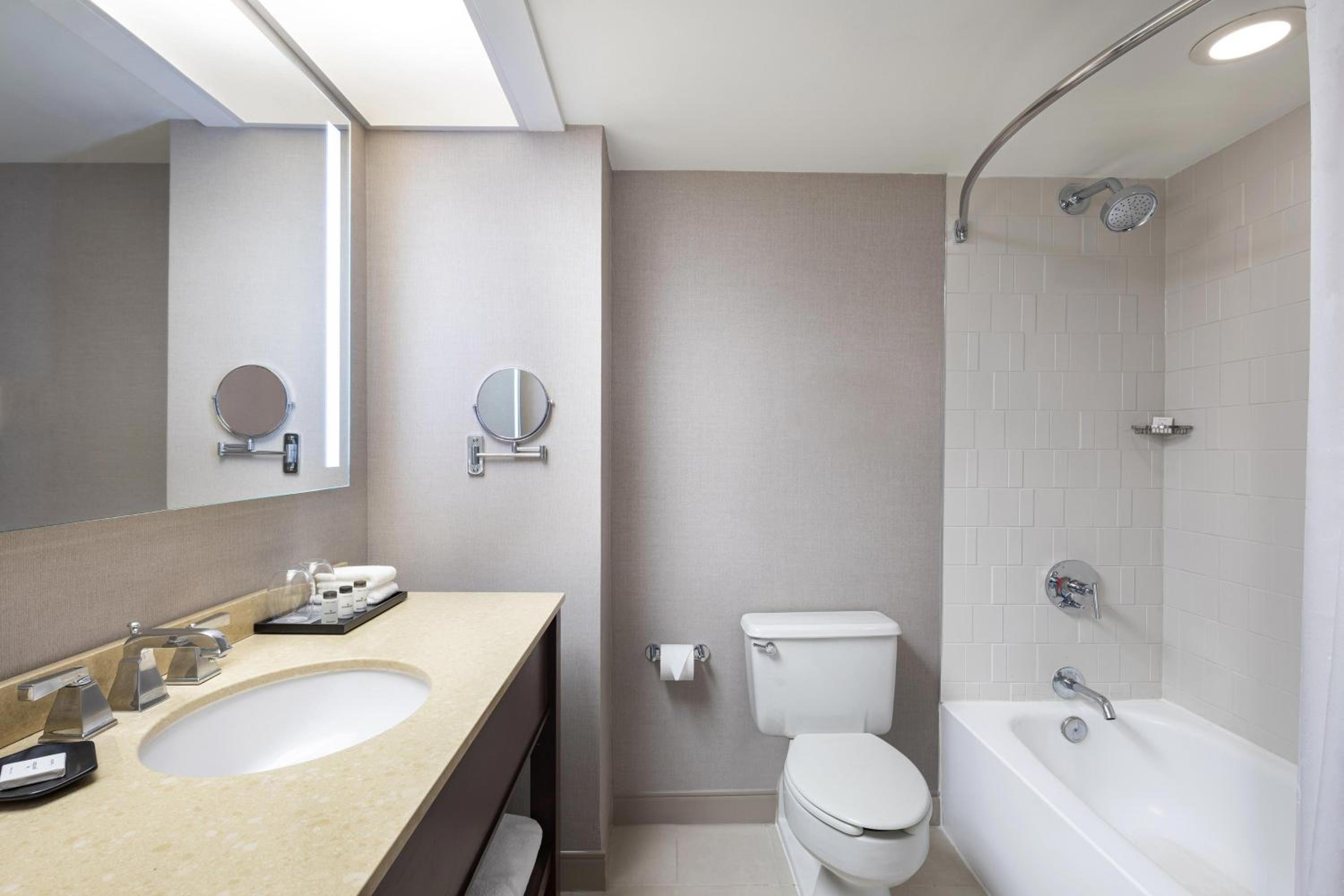 Sheraton Edison, Photo 2