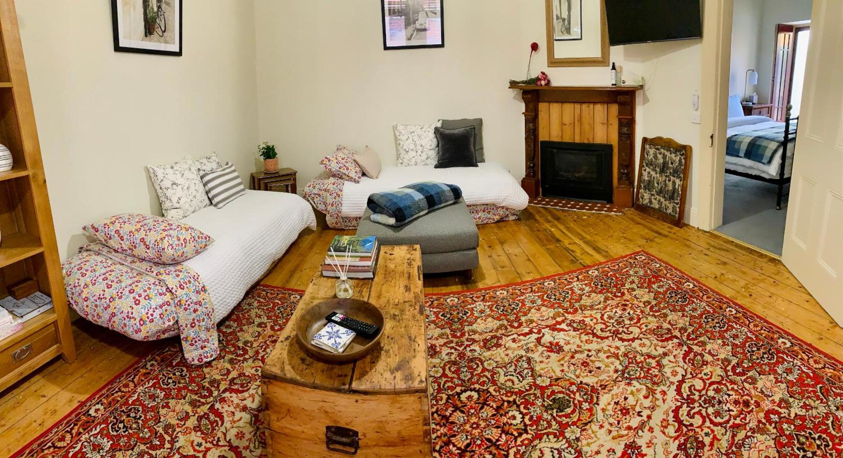 One-Bedroom Apartment photo 2