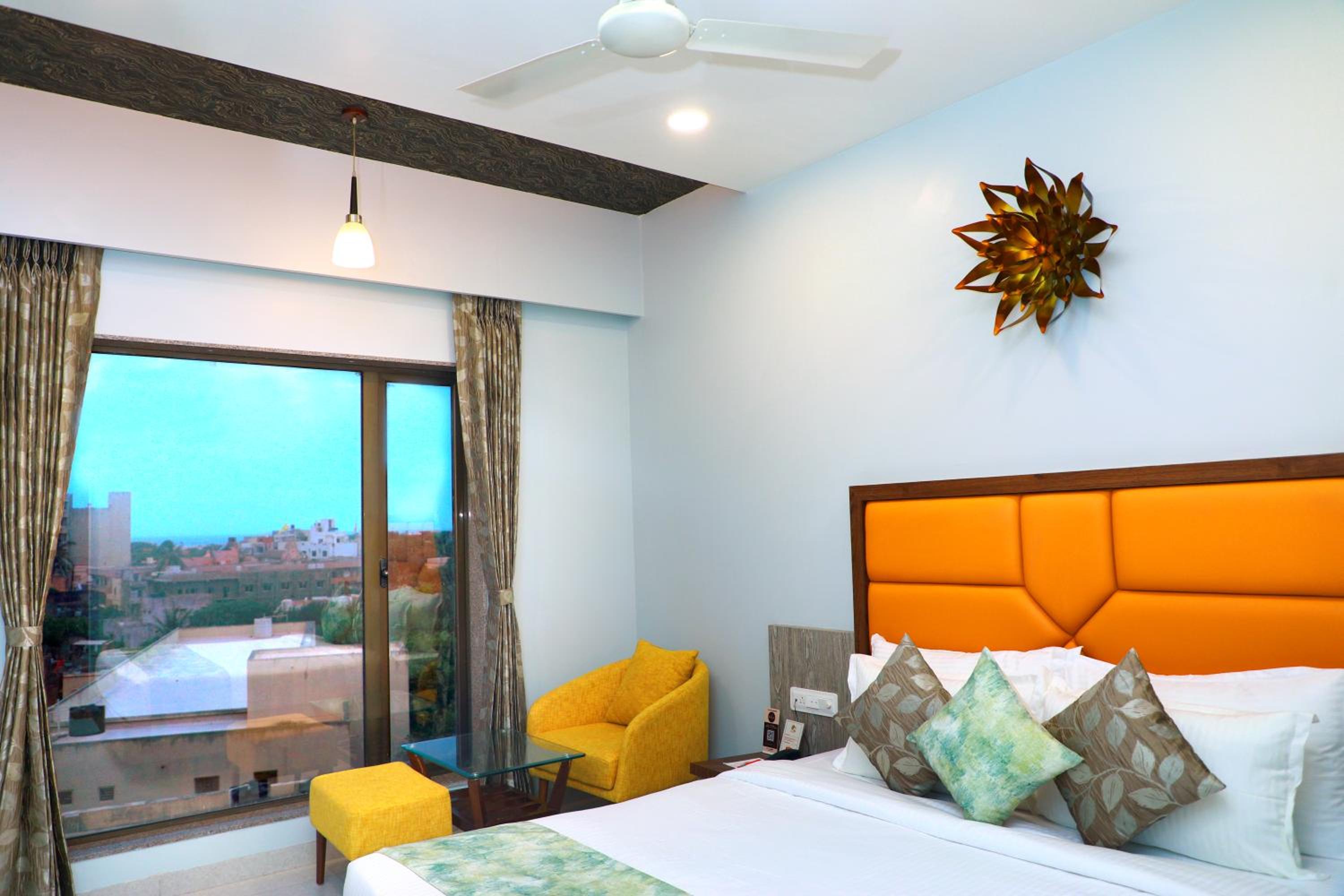 King Room with Sea View - Photo 3