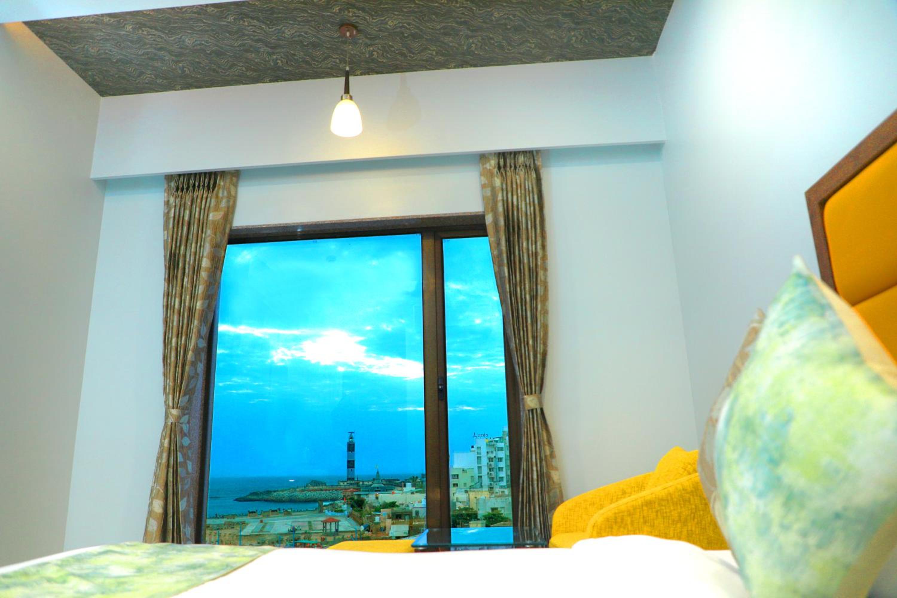 King Room with Sea View - Photo 2