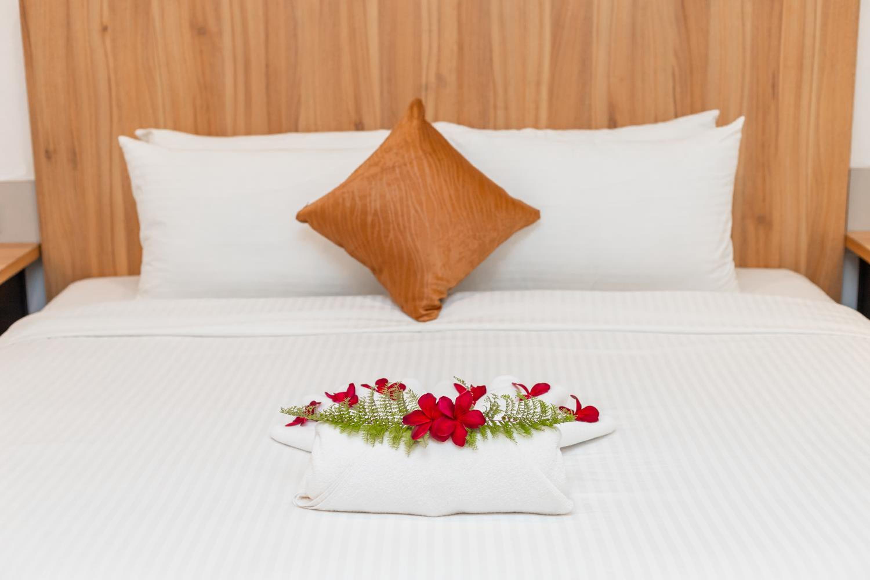 (Cruise Package) 3d2n Deluxe King Room + Private Day/Sunset Cruise + Self-Driven Car + Free Breakfast photo 3