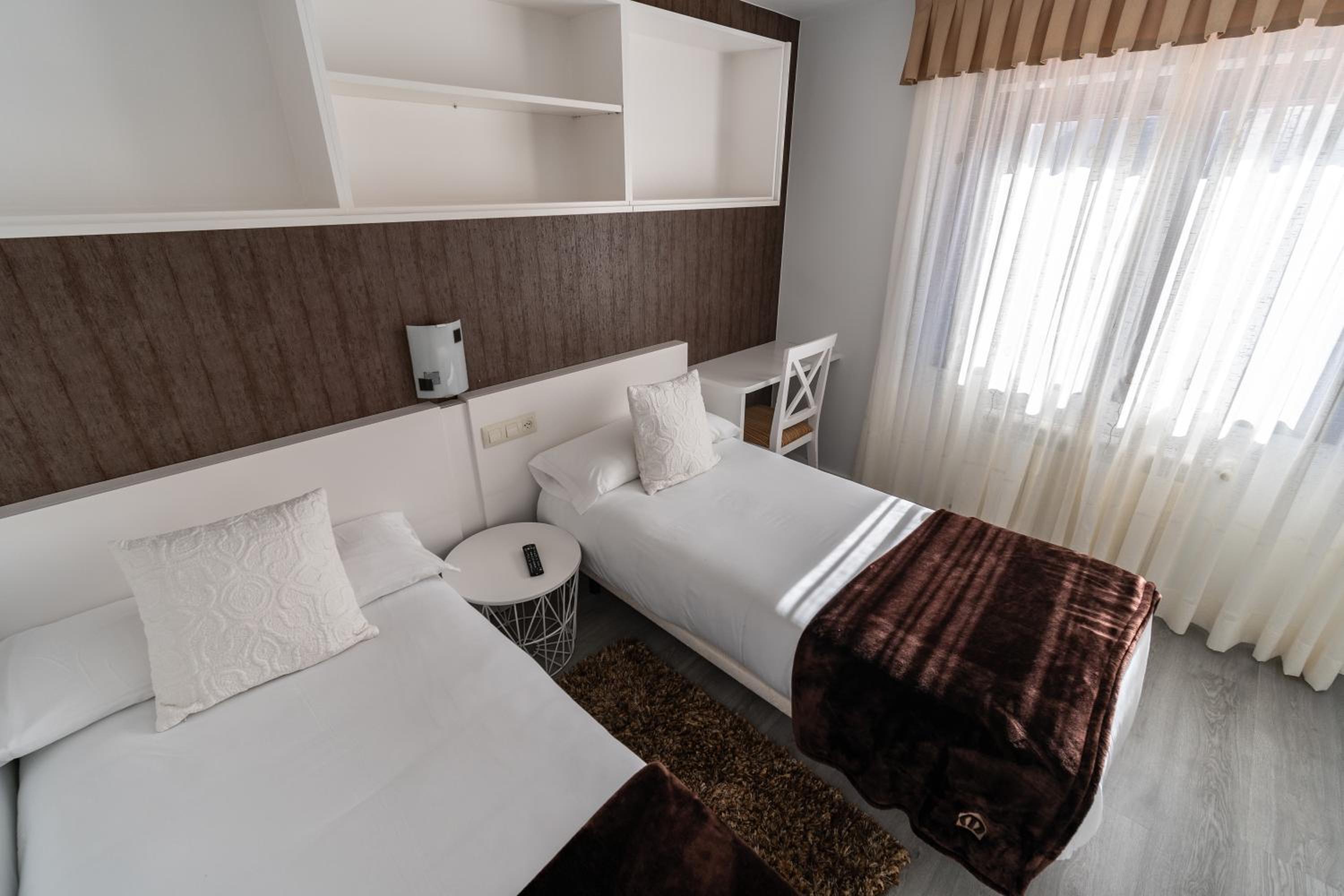 Family Room with Private Bathroom - Photo 10