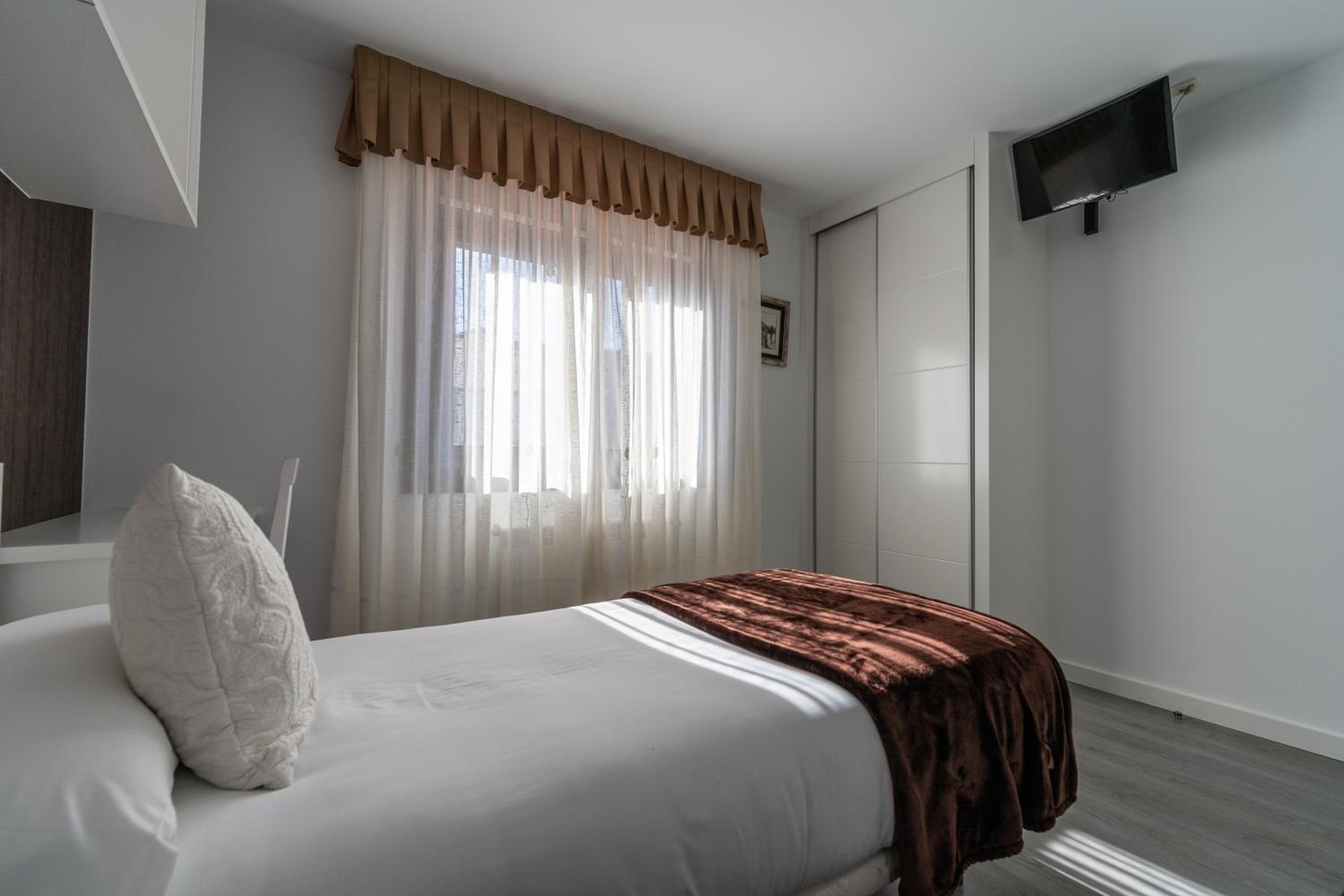 Family Room with Private Bathroom - Photo 12