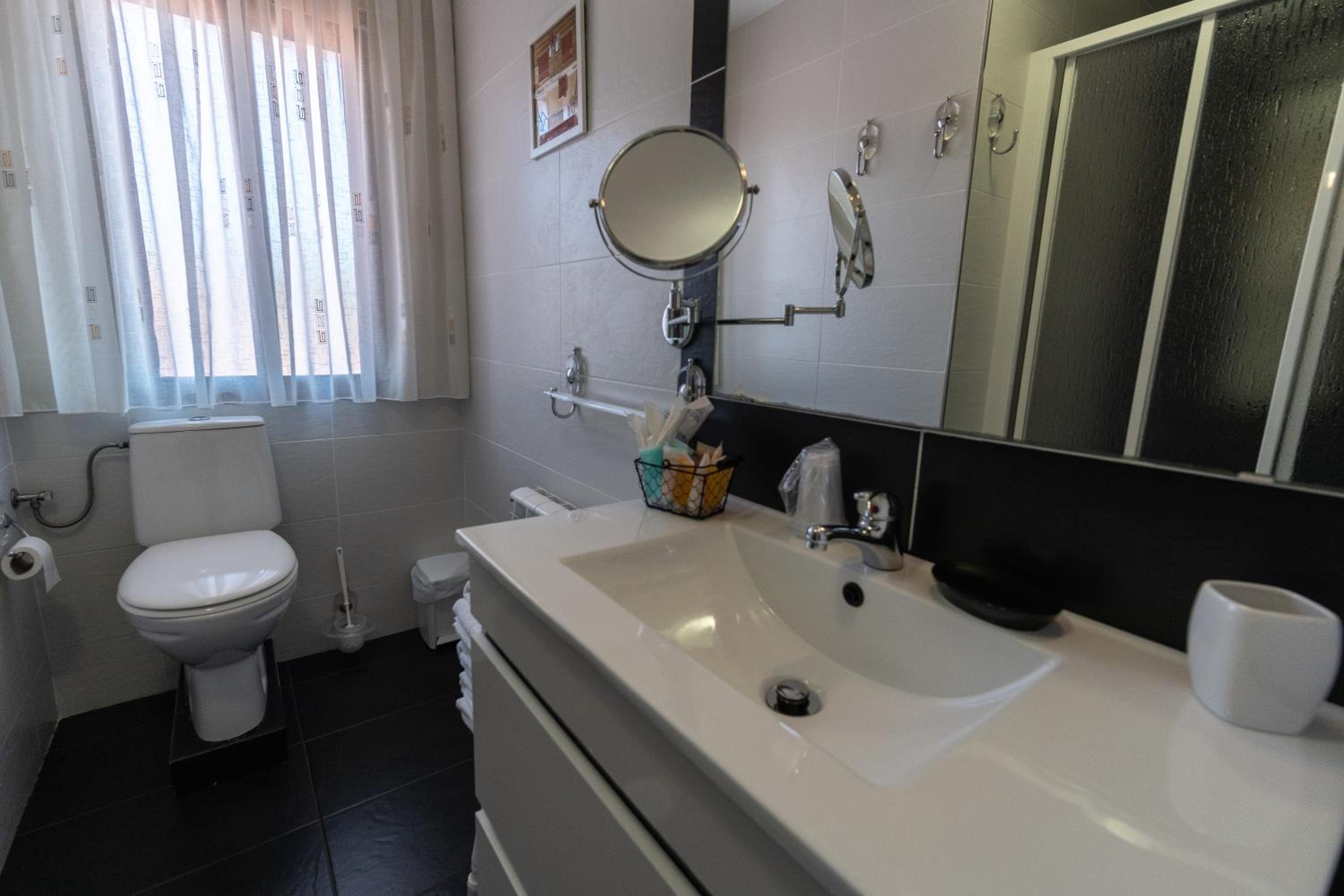 Family Room with Private Bathroom - Photo 11