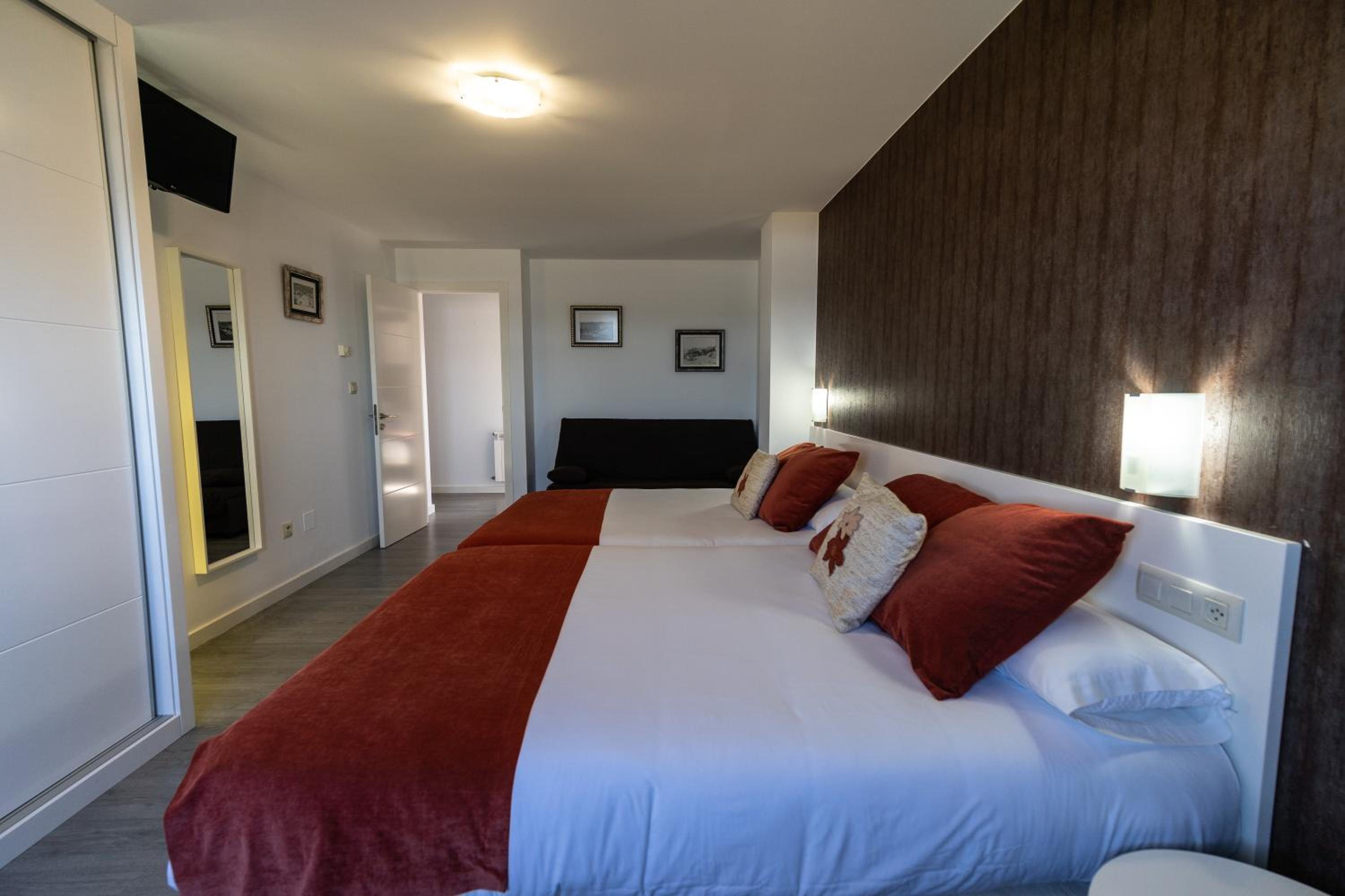 Family Room with Private Bathroom - Photo 6