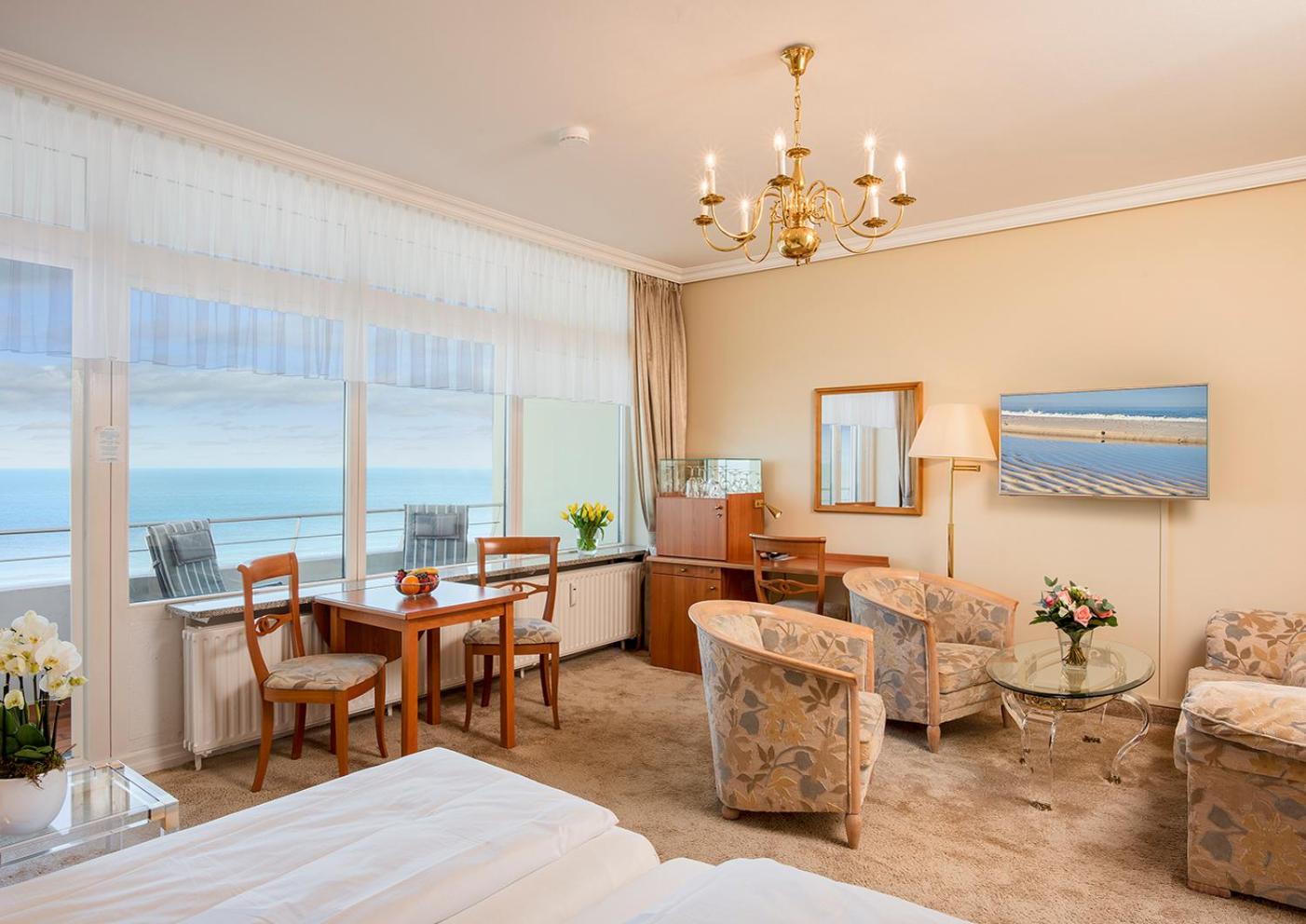 Suite with Balcony and Sea View
