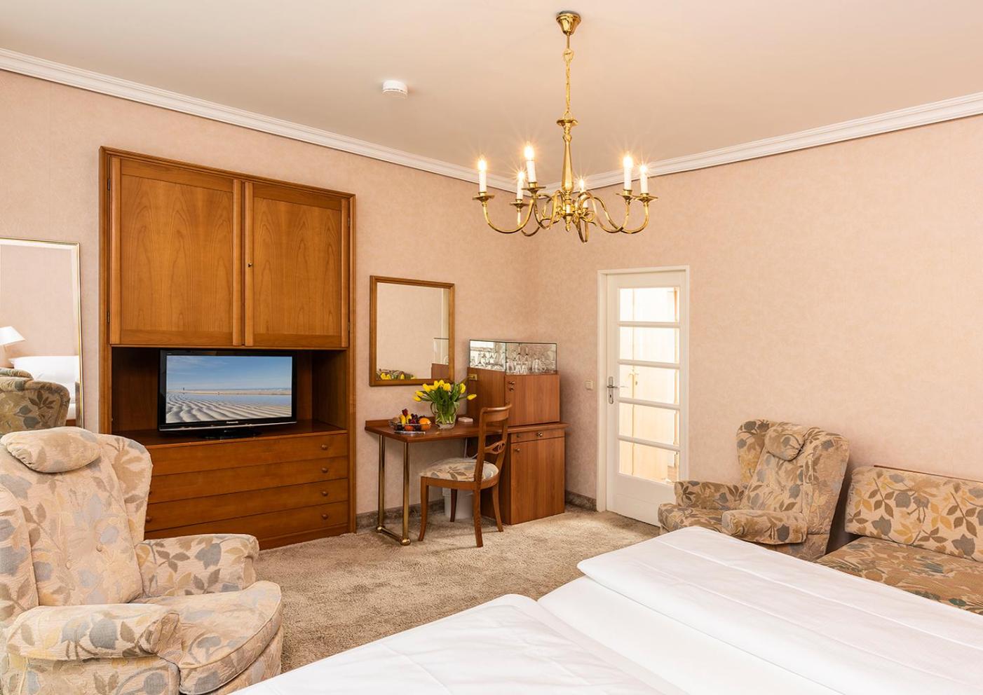 Suite with Balcony and Partial Sea View
