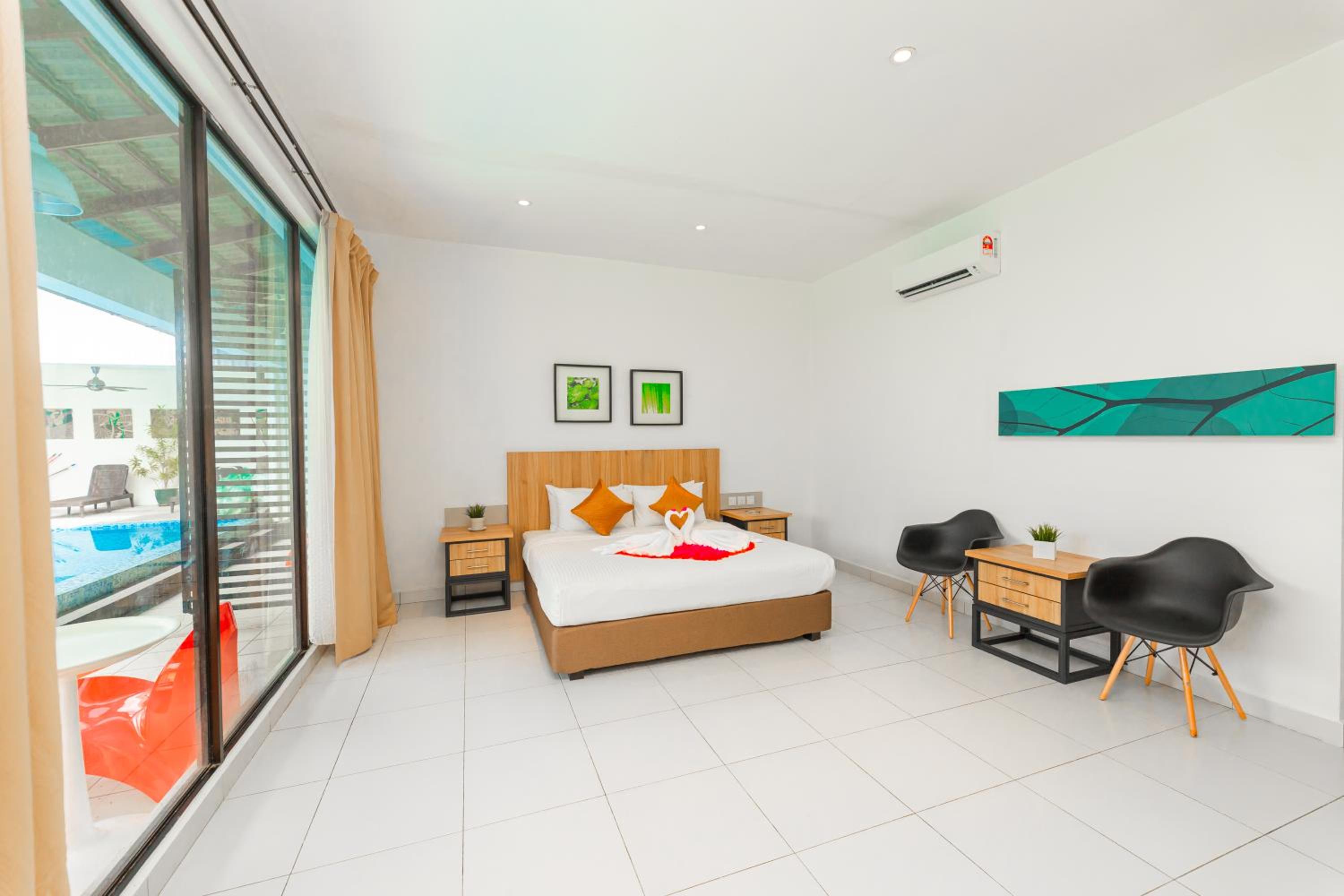 (Cruise Package) 3d2n Premium Deluxe Room + Private Day/Sunset Cruise + Self-Driven Car + Free Breakfast photo 2
