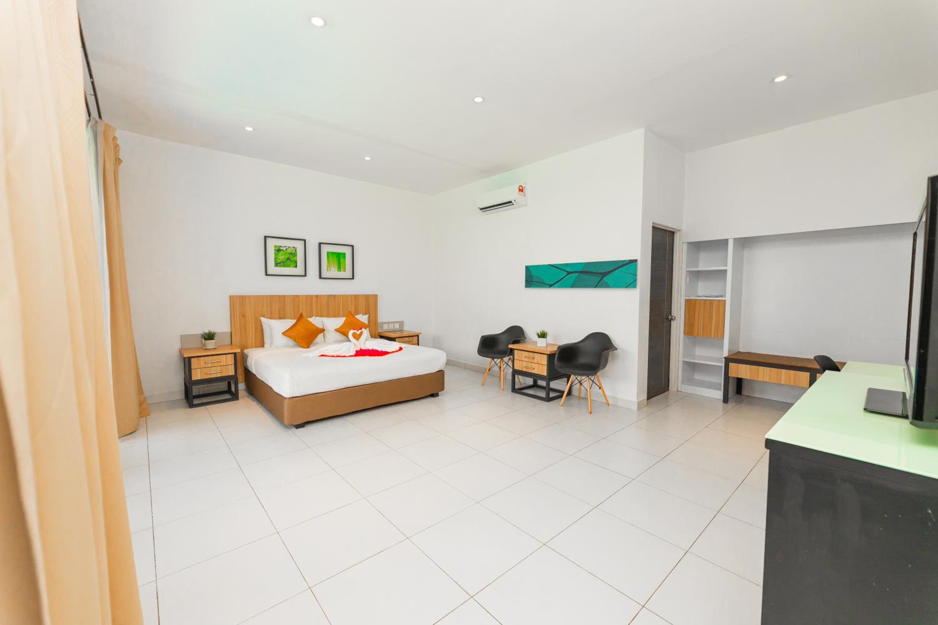 (Cruise Package) 3d2n Premium Deluxe Room + Private Day/Sunset Cruise + Self-Driven Car + Free Breakfast photo 3